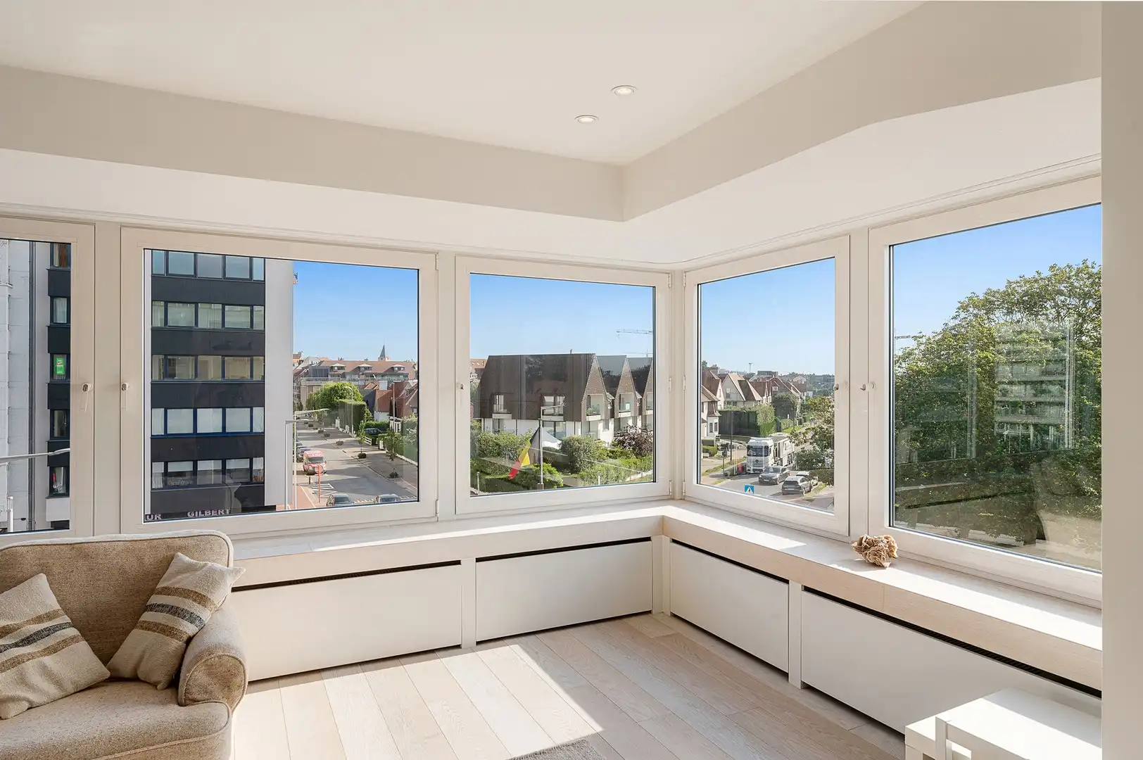 Stijlvol appartement op centrale locatie aan het Burgemeester Frans Desmedtplein. foto 11