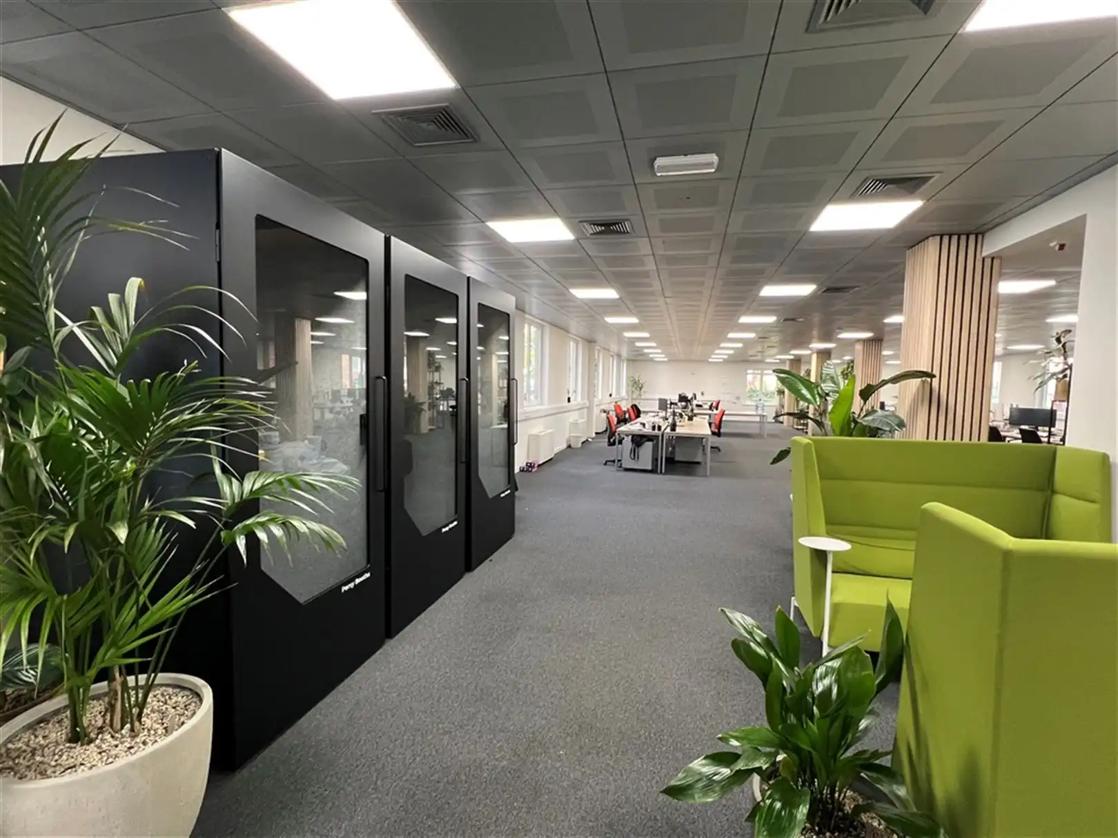 Gelijkvloers kantoor aan Mechelen station foto 2