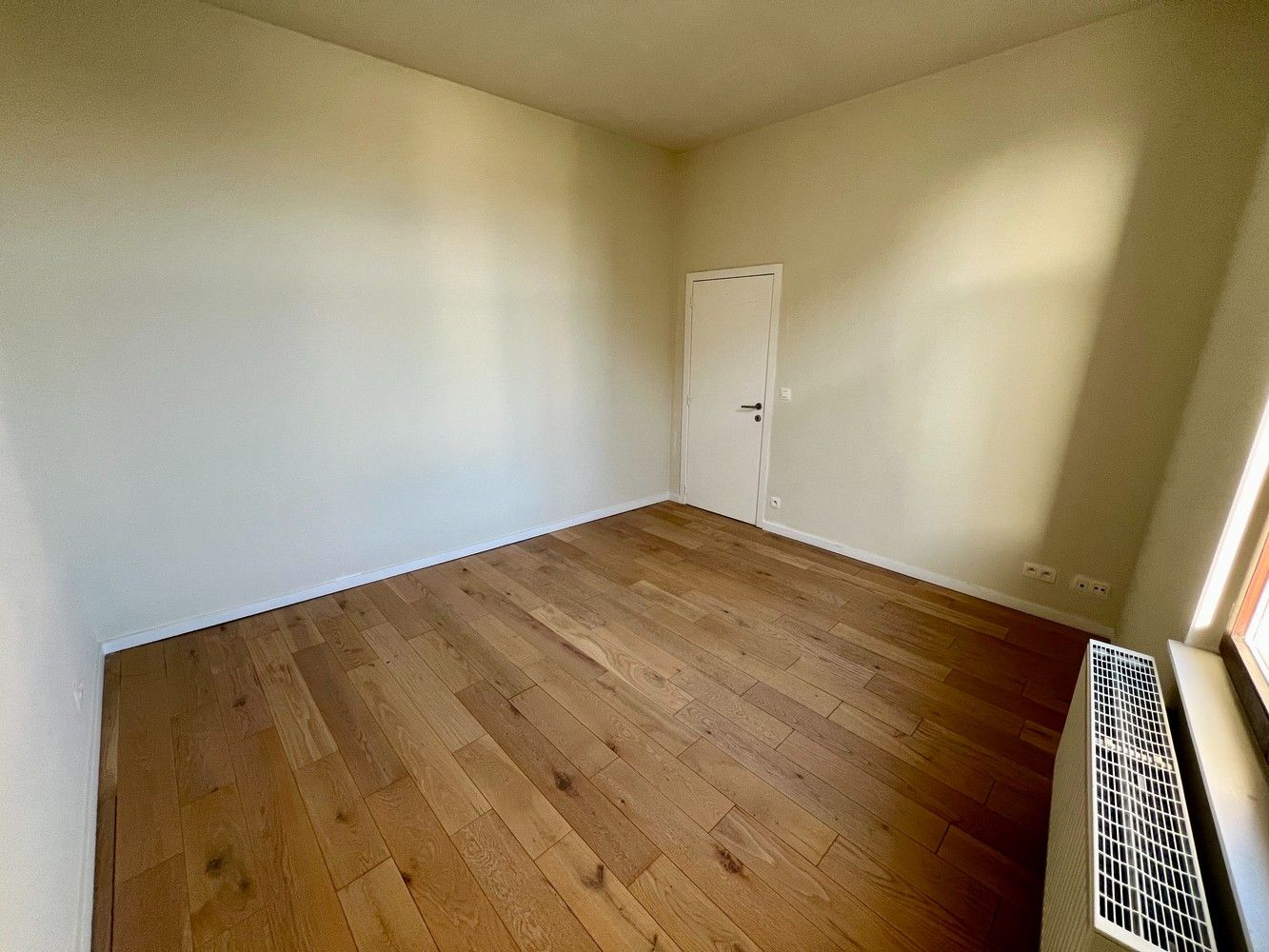 Recent gerenoveerd appartement met 4 slaapkamers te huur! foto 13