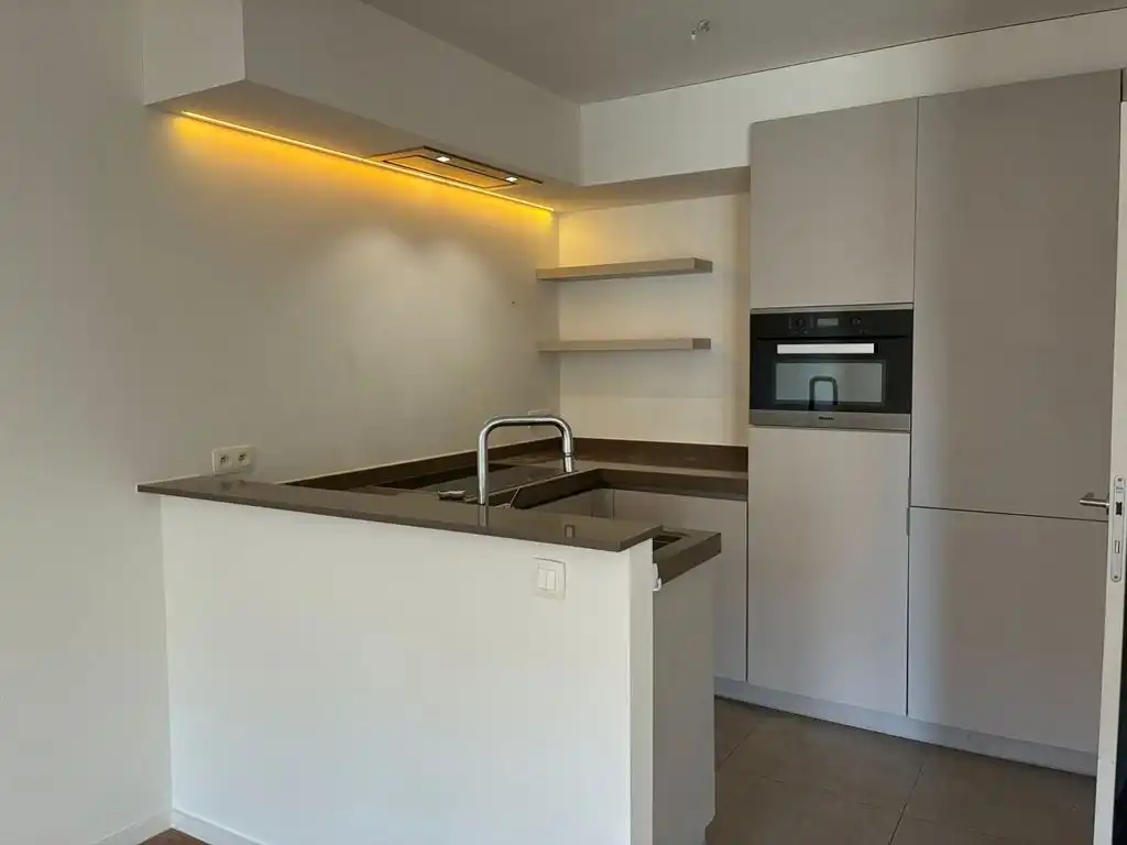 Nieuwbouw appartement in centrum 's-Gravenwezel foto 7