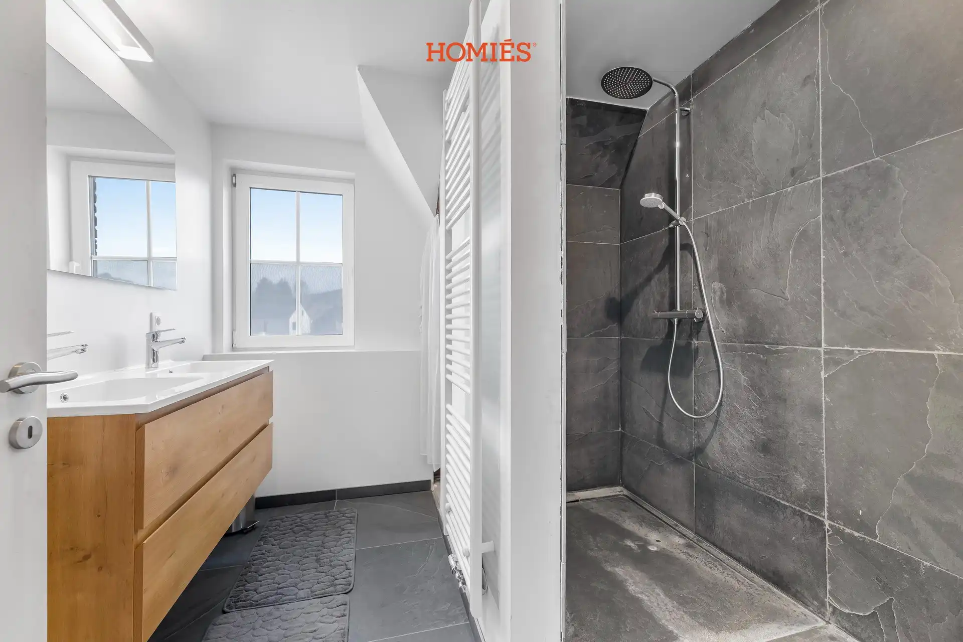 Te renoveren woning met potentieel in Sint-Joris-Weert foto 21