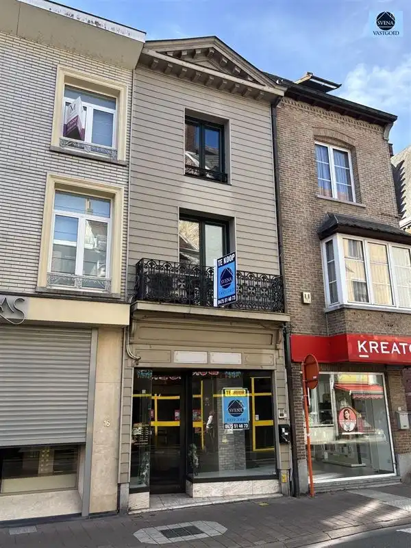 HANDELSZAAK + WOONST IN HET CENTRUM VAN GERAARDSBERGEN foto {{pictureIndex}}
