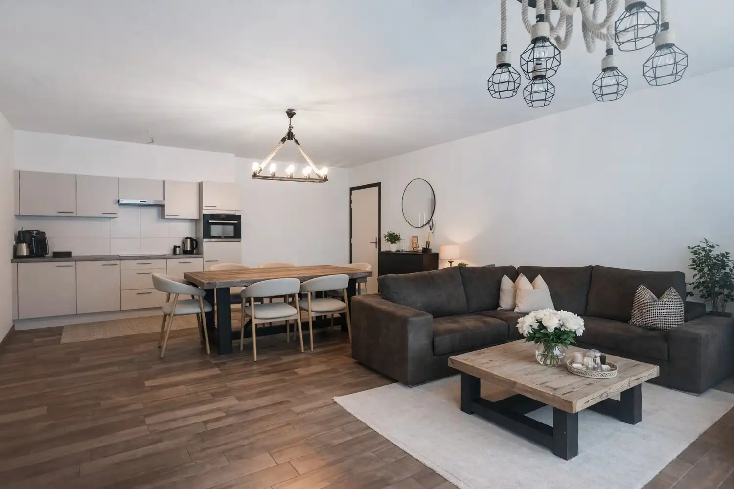 Instapklaar appartement met 2 slaapkamers! foto 3