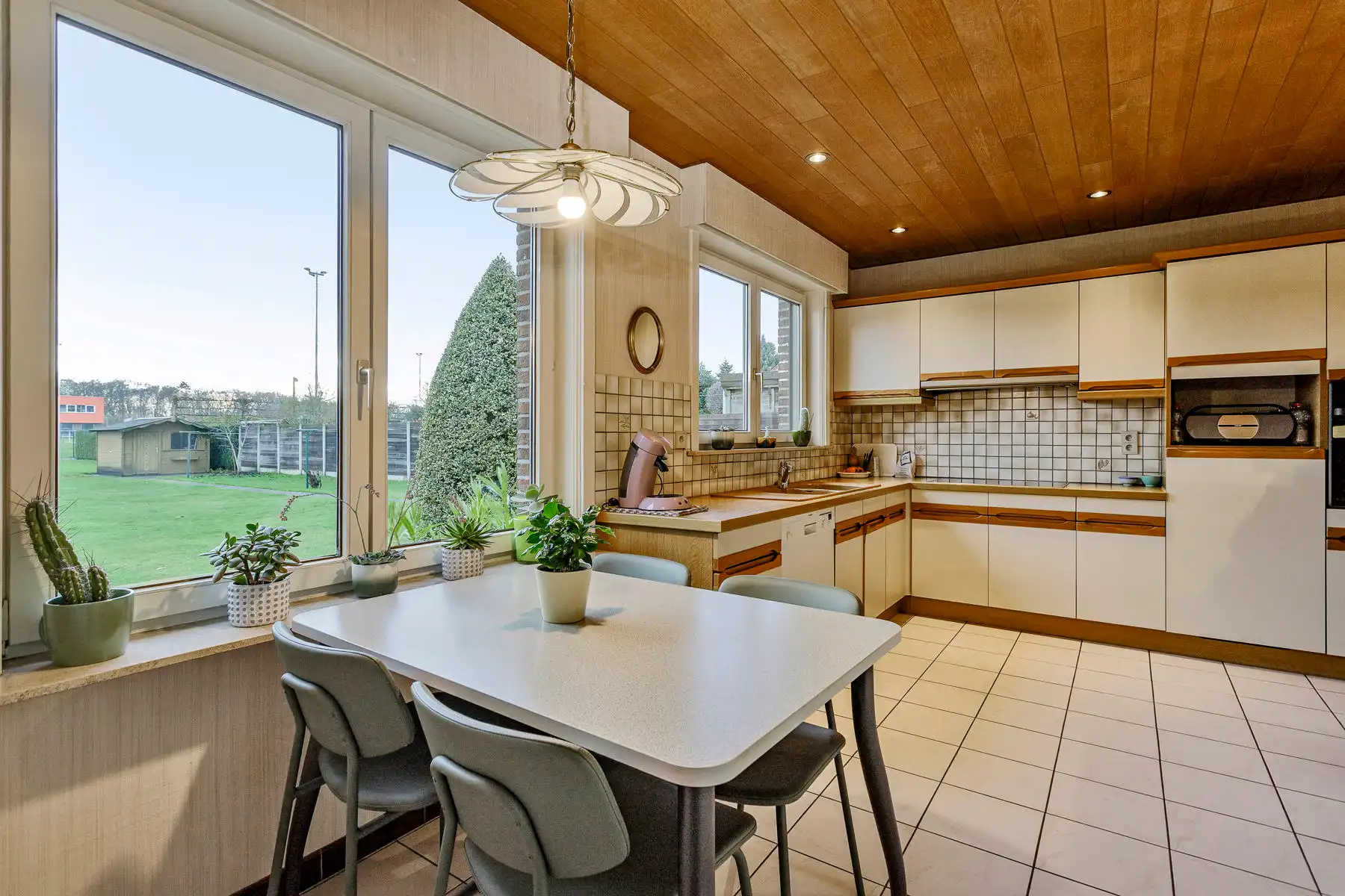 Gelijkvloerse gezinswoning met 4 slaapkamers en grote tuin foto 11