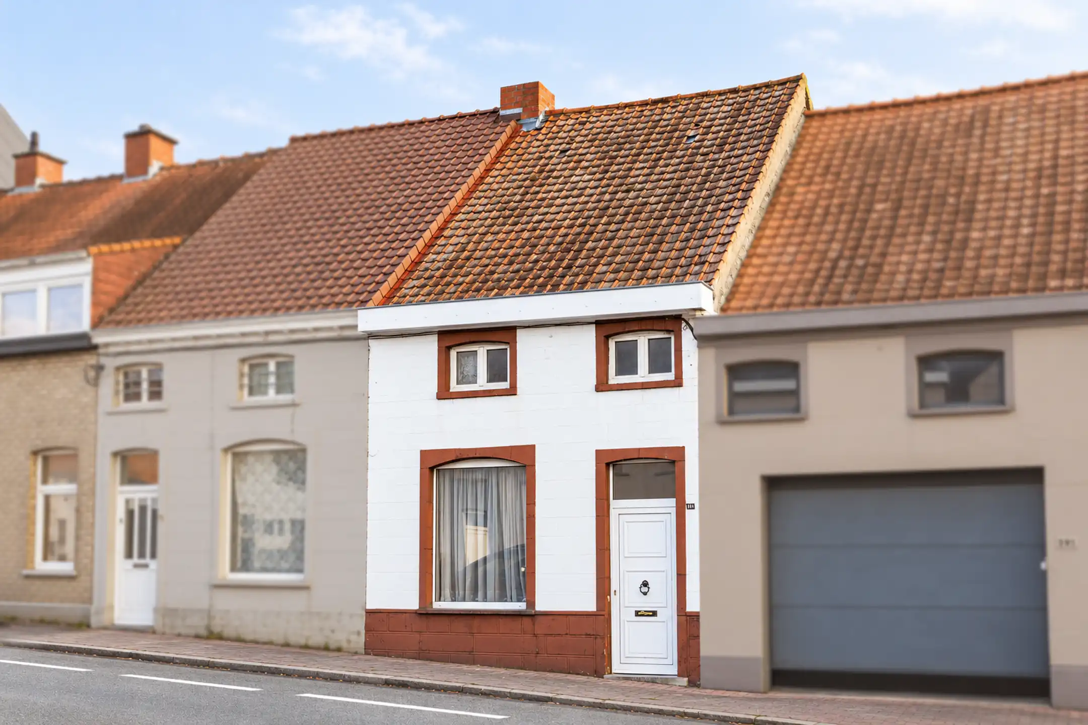 Hoofdfoto van de publicatie: Interessante, te renoveren woning met tuin.