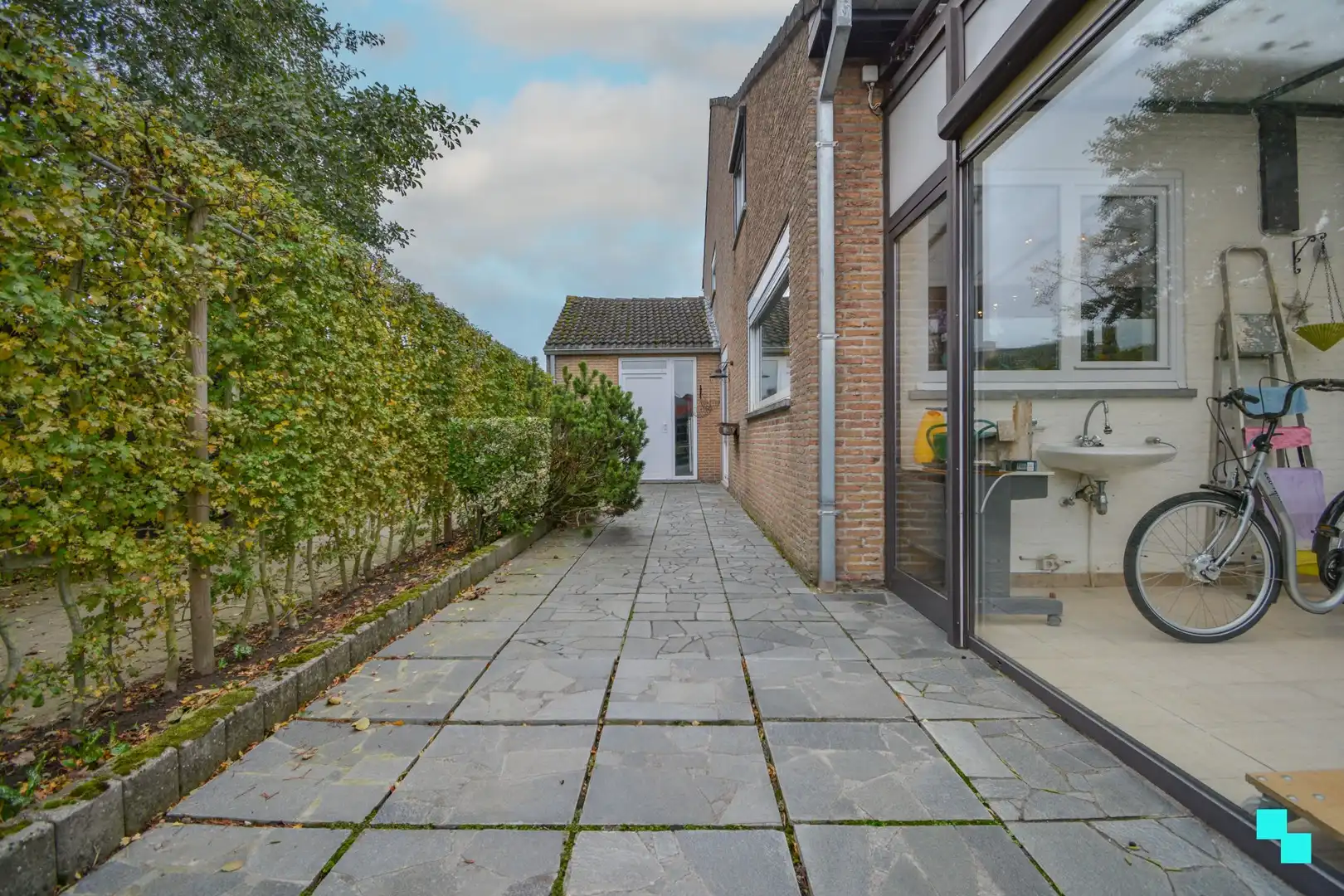 Verrassend ruime HOB met praktijk te Sint-Henricus foto 32