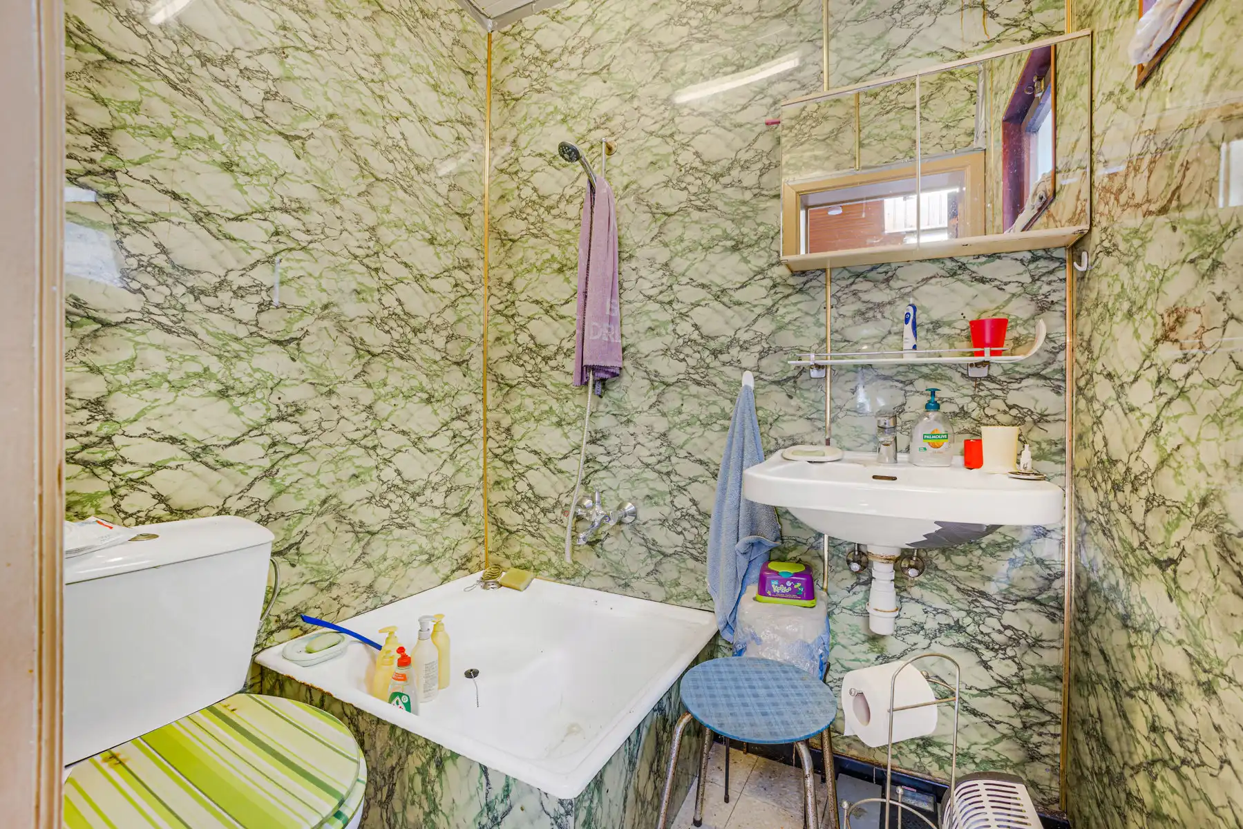 Goed gelegen te renoveren woning met twee slaapkamers foto 8