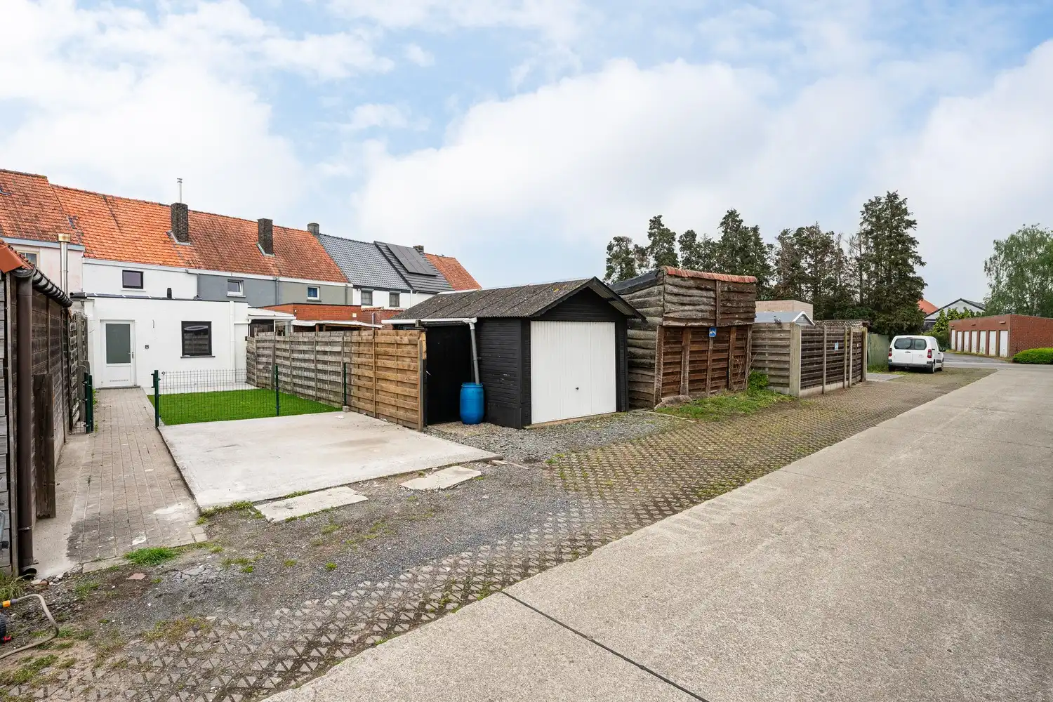 Stijlvol gerenoveerde woning met tuin en parkeerplaats foto 21