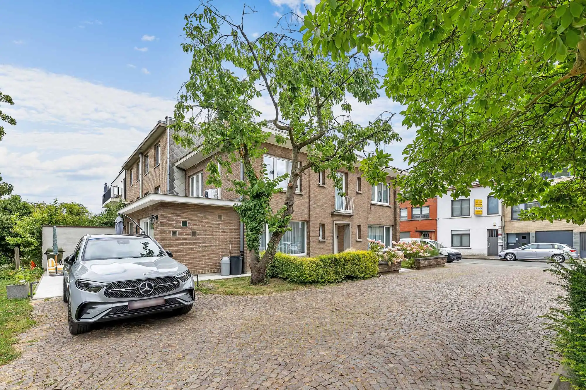 Gerenoveerde woning met 4 slpks op strategische locatie! foto 2