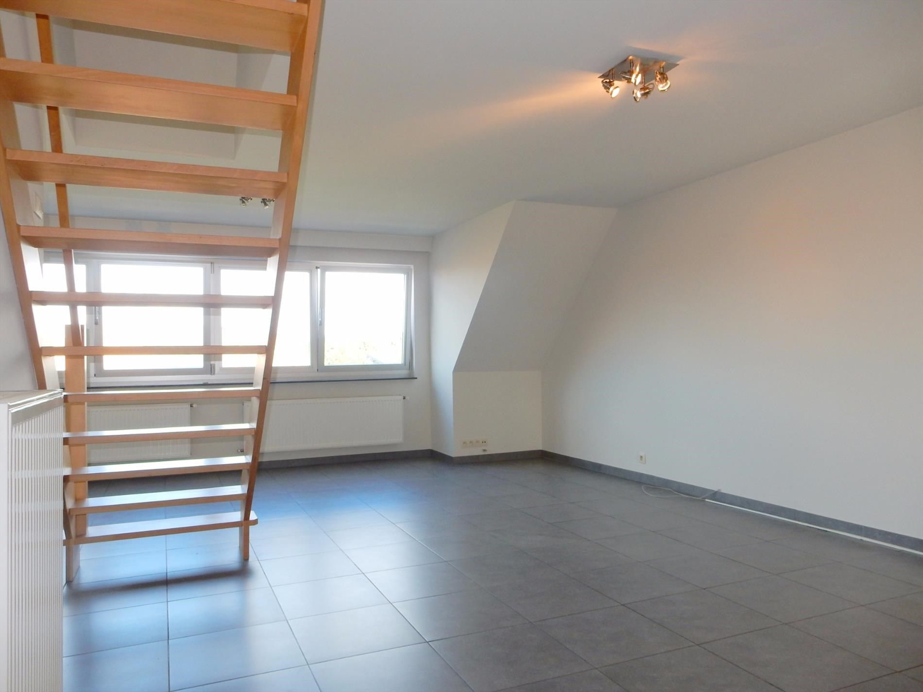 Ruim duplexappartement te Jabbeke foto 4
