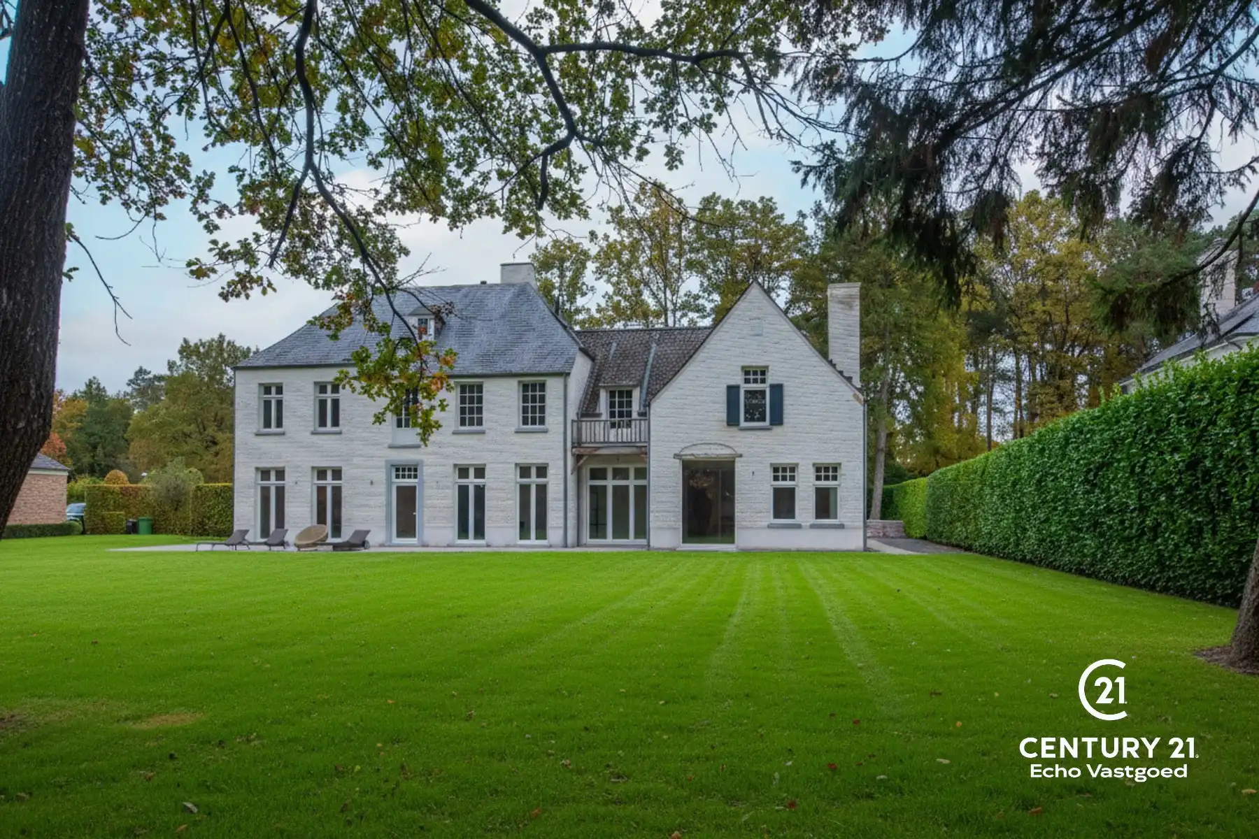 Unieke high-end villa met royaal woonoppervlak op 2415m² foto 2