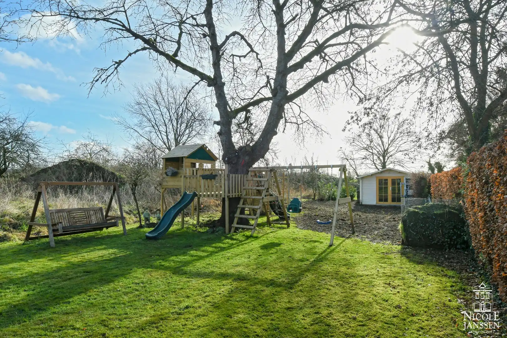 Bijzonder energiezuinige halfvrijstaande woning met diepe tuin foto 37