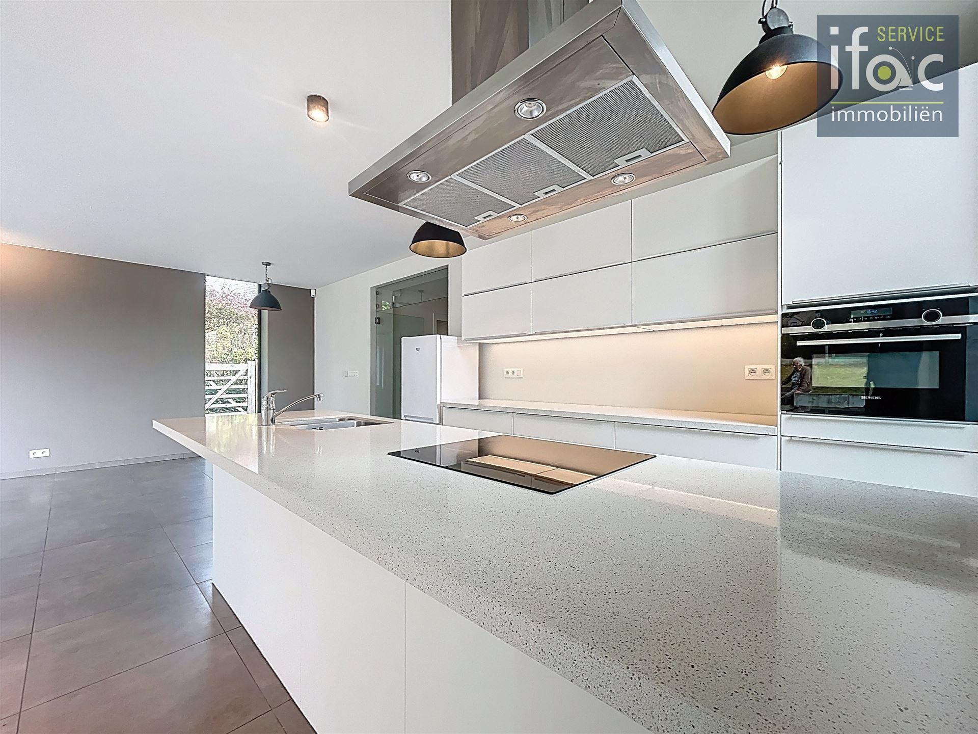 Uitstekend gelegen woning met 4 slaapkamers en 2 badkamers foto 7