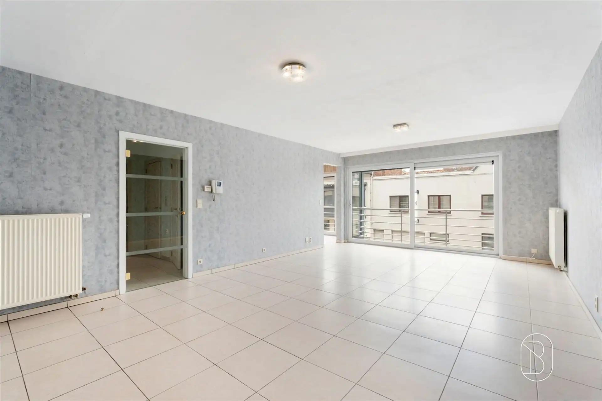 Ruim appartement met 2 slpk op topligging in Oostrozebeke foto 2