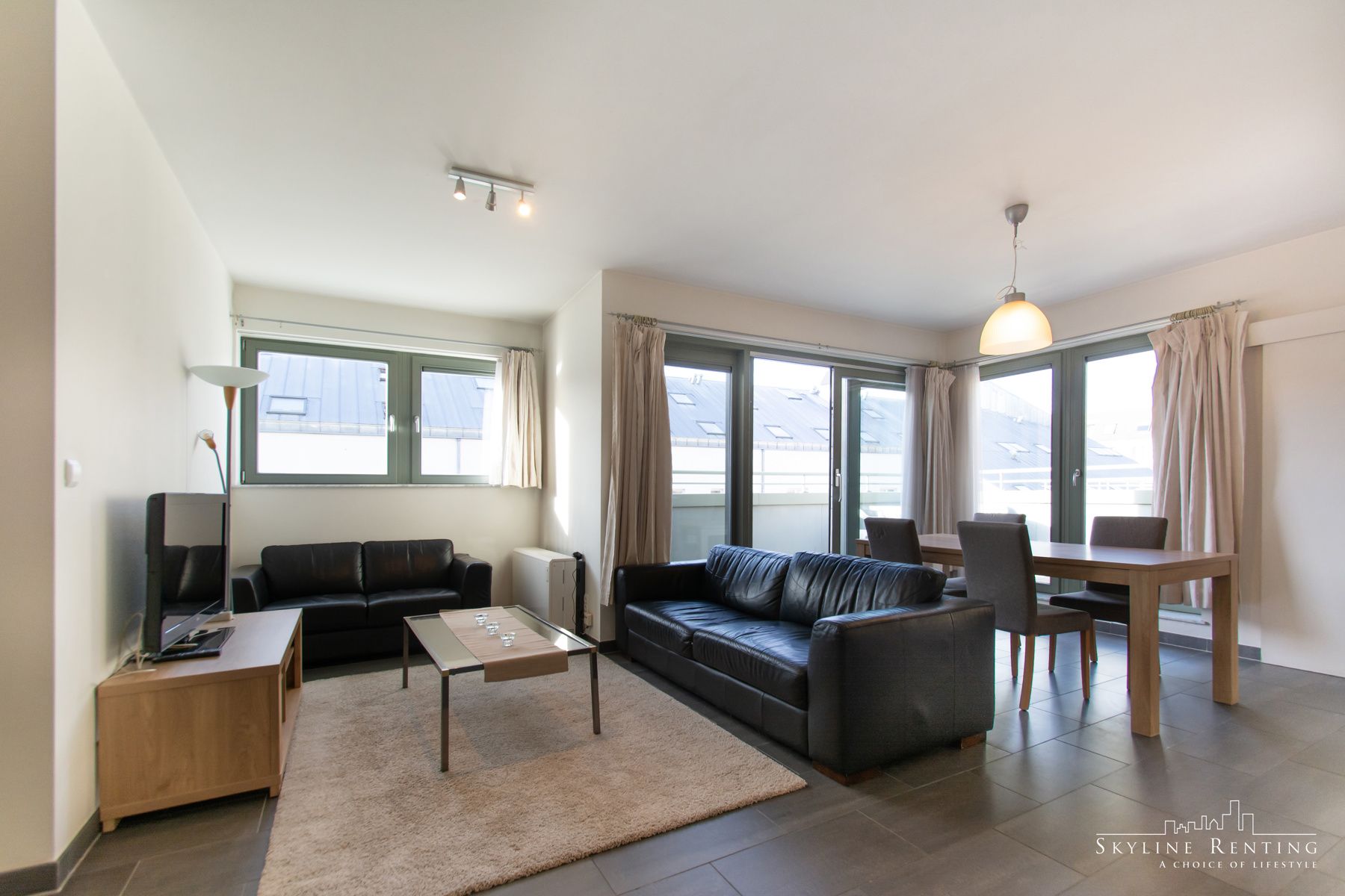  Mooi 2 verdieping appartement + 3K + terras (Europese wijk) foto {{pictureIndex}}