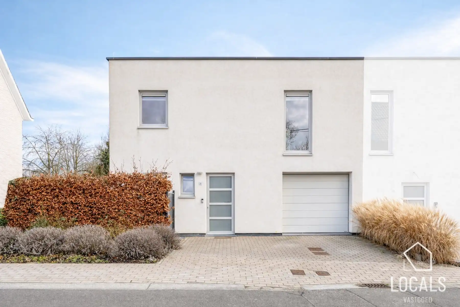 Recente instapklare HOB met garage, tuin en 3 slaapkamers foto 20