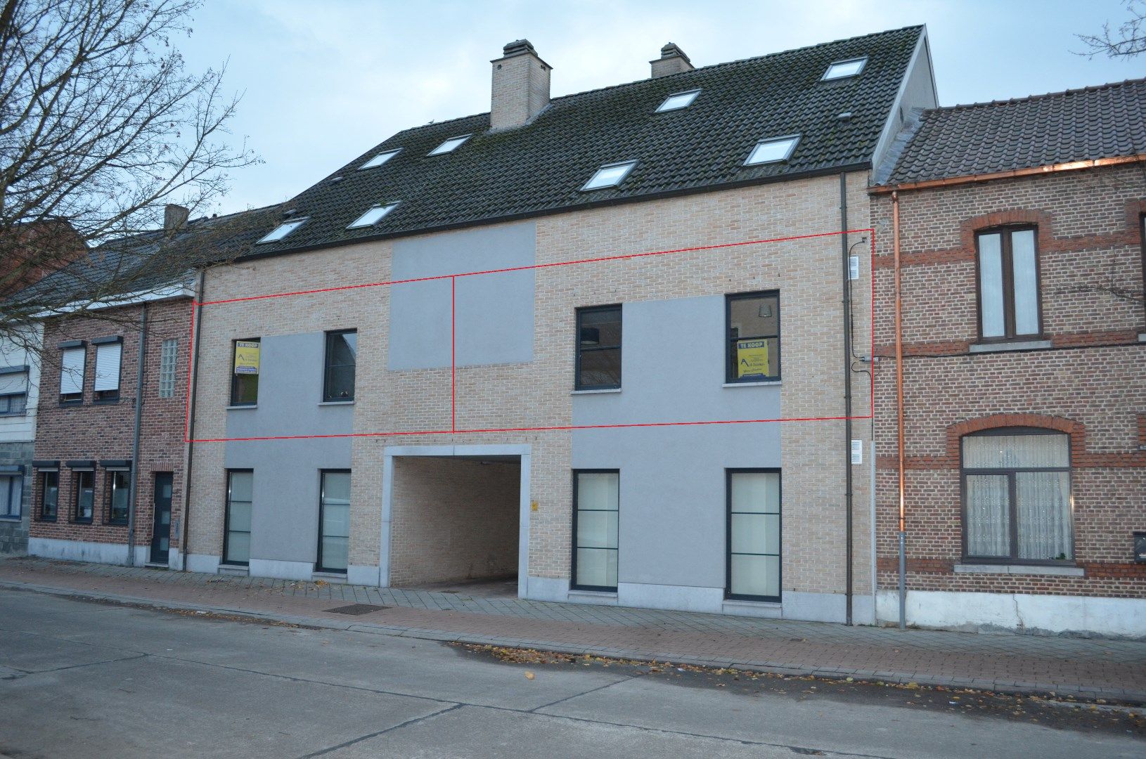 Twee op wandelafstand van het centrum gelegen appartementen met 2 slpk's van bouwjaar 2005 met ruime zonneterrassen ! foto 1