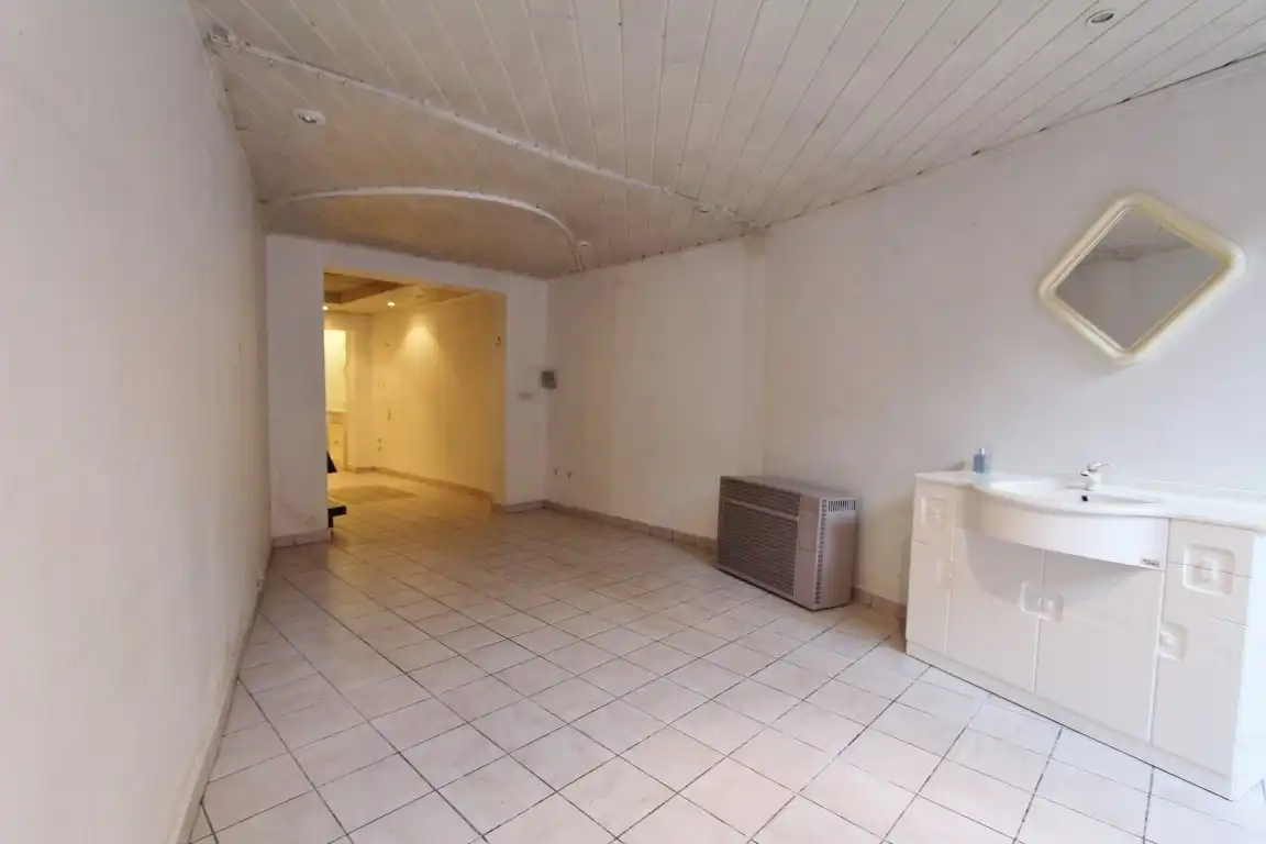 Handelsgelijkvloers op zeer gunstige locatie in het stadscentrum! foto 4