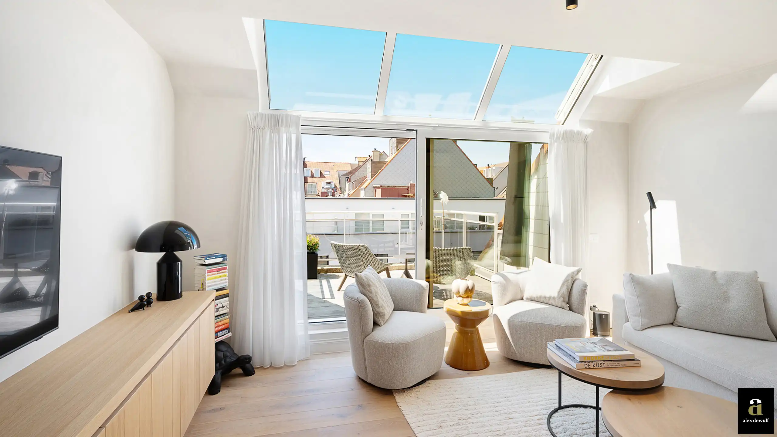 Prachtig afgewerkt duplexappartement met terras en zijdelings zeezicht. foto {{pictureIndex}}