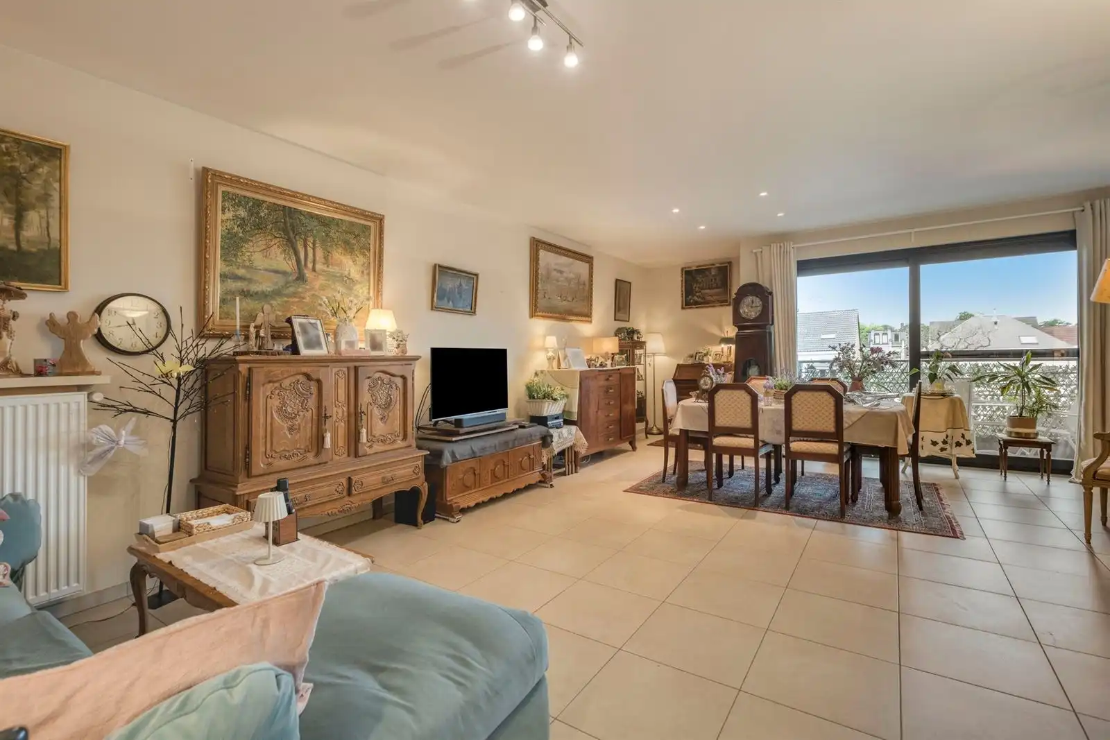 Instapklaar appartement met 2 slpk en ruim terras foto 5