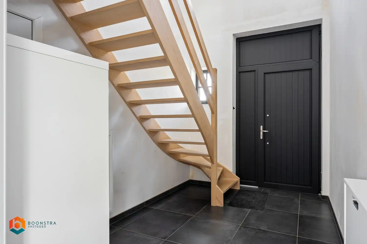 Energiezuinige villa met praktijkruimte en 4 slpkrs foto 12