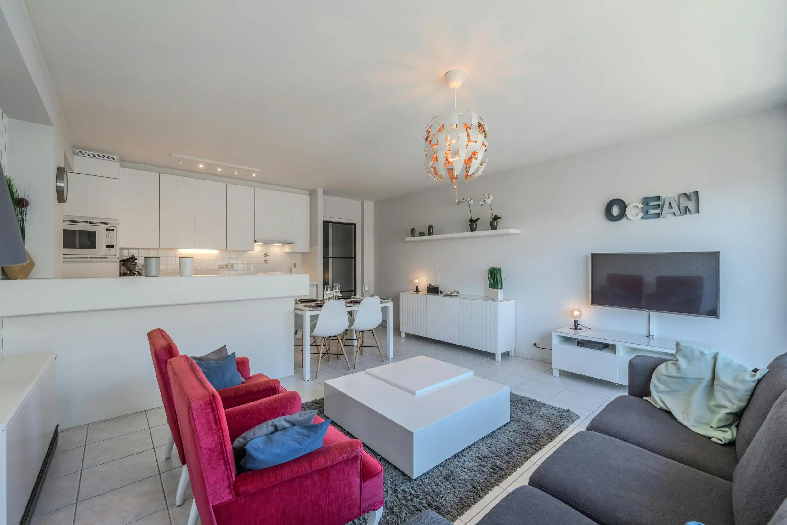 Prachtig appartement met 2 slaapkamers en zijdelings zeezicht !  foto 4