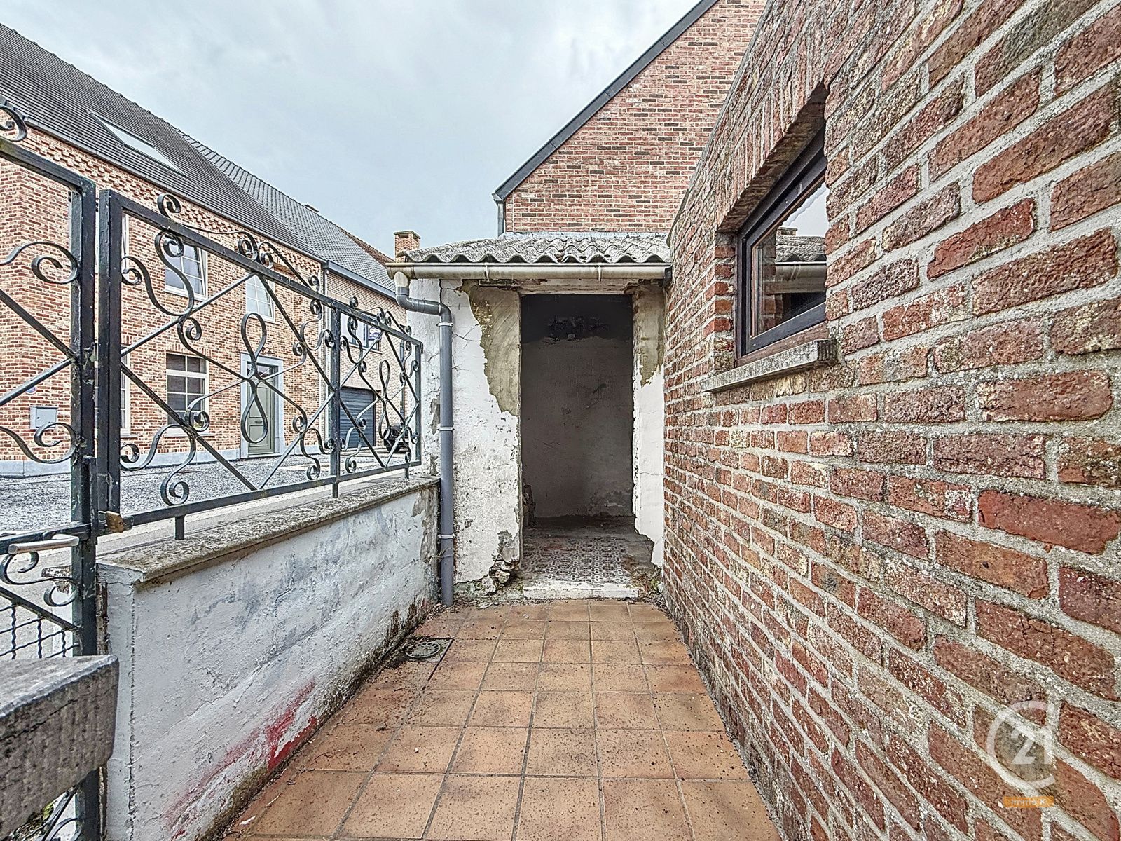 2 slks - instapklaar met terras/koer foto 14