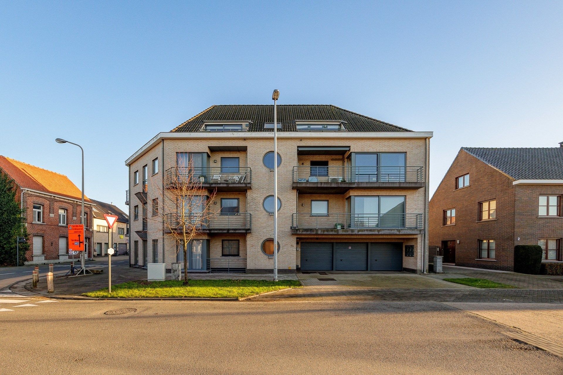 Ruim dakappartement met 3 terrassen in het hartje van Sint-Gillis-Waas (110m²) foto 21