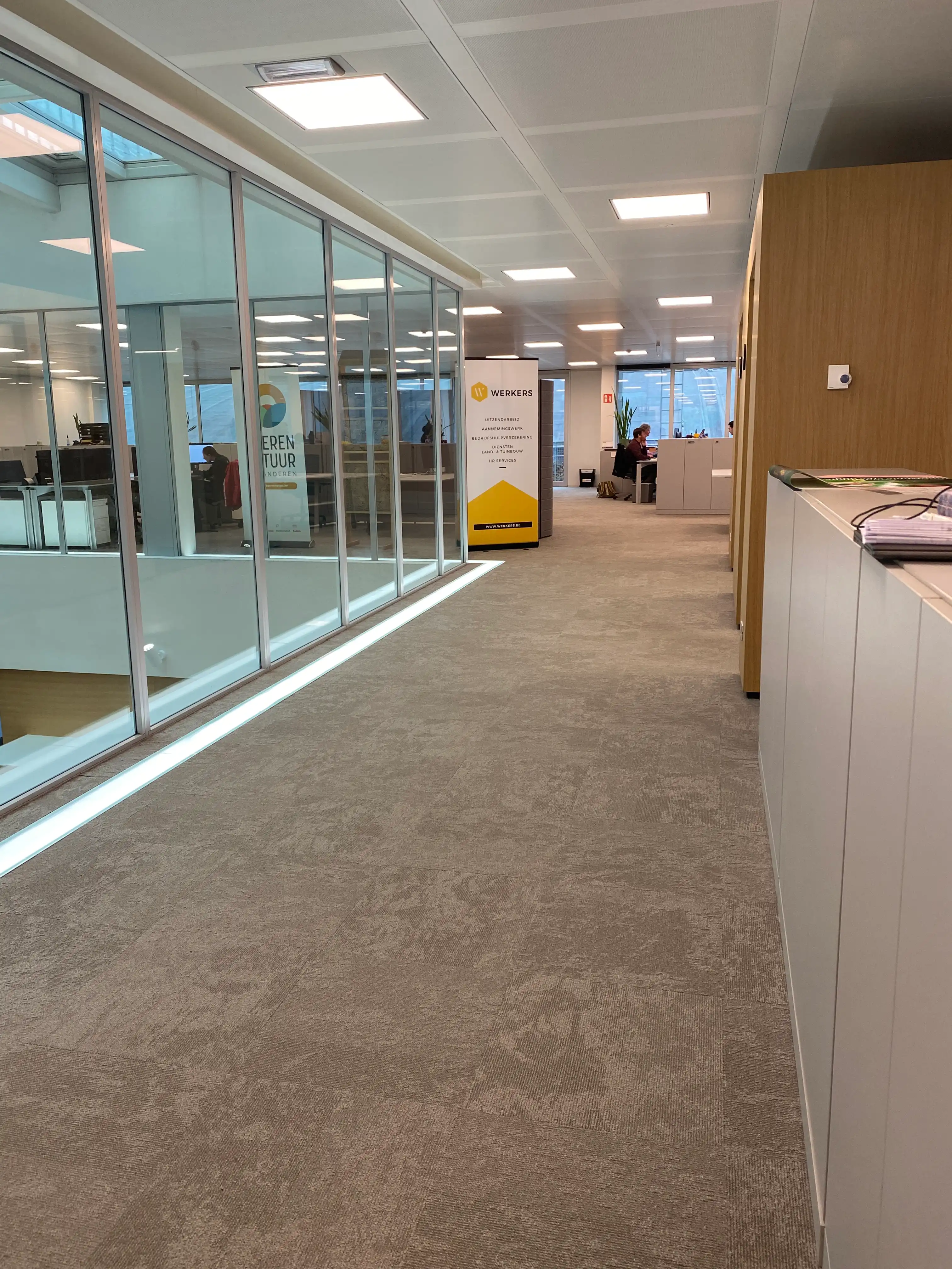 Volledig instapklaar kantoor te huur van 720 m². foto 4