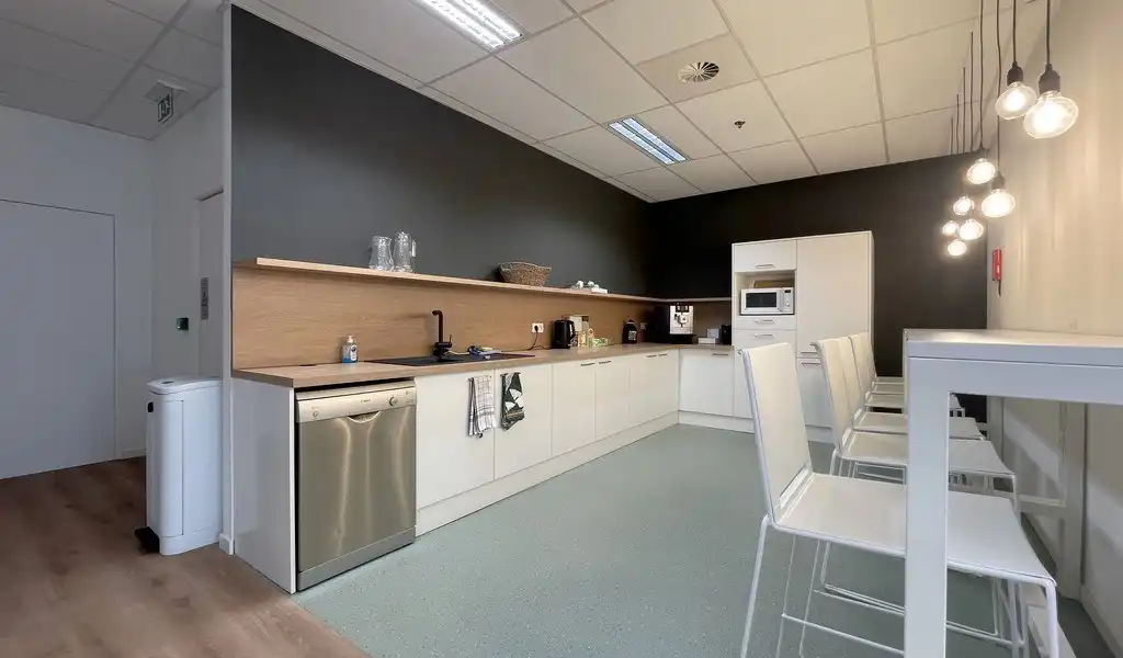 Vernieuwde kantoren te huur in Ahlers Building te Antwerpen foto 13