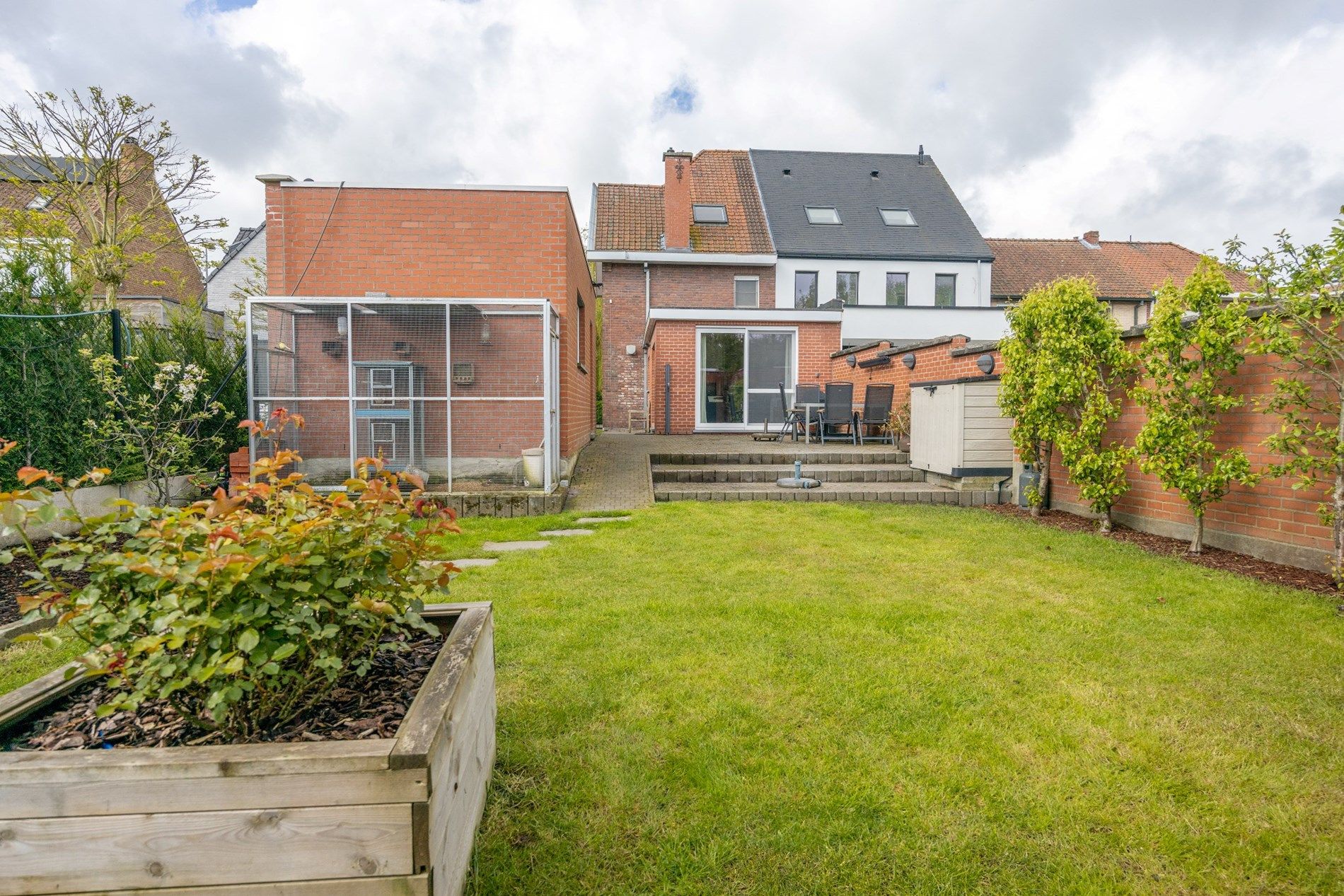 CHARMANTE WONING MET UITWEG EN DUBBELE GARAGE foto 19