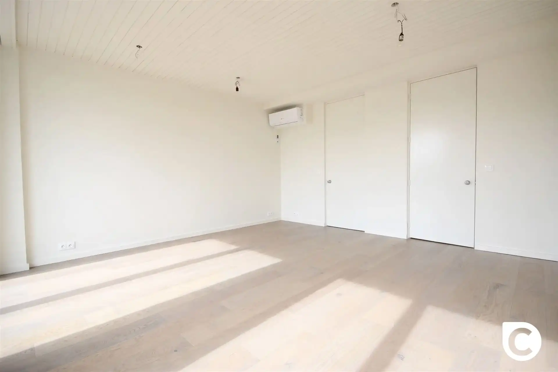 Prachtig gerenoveerd 2 slaapkamer appartement foto 9