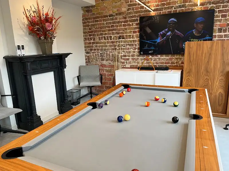 Gerenoveerd kantoorgebouw in Brugge: een nieuwe werkplekervaring! foto 7