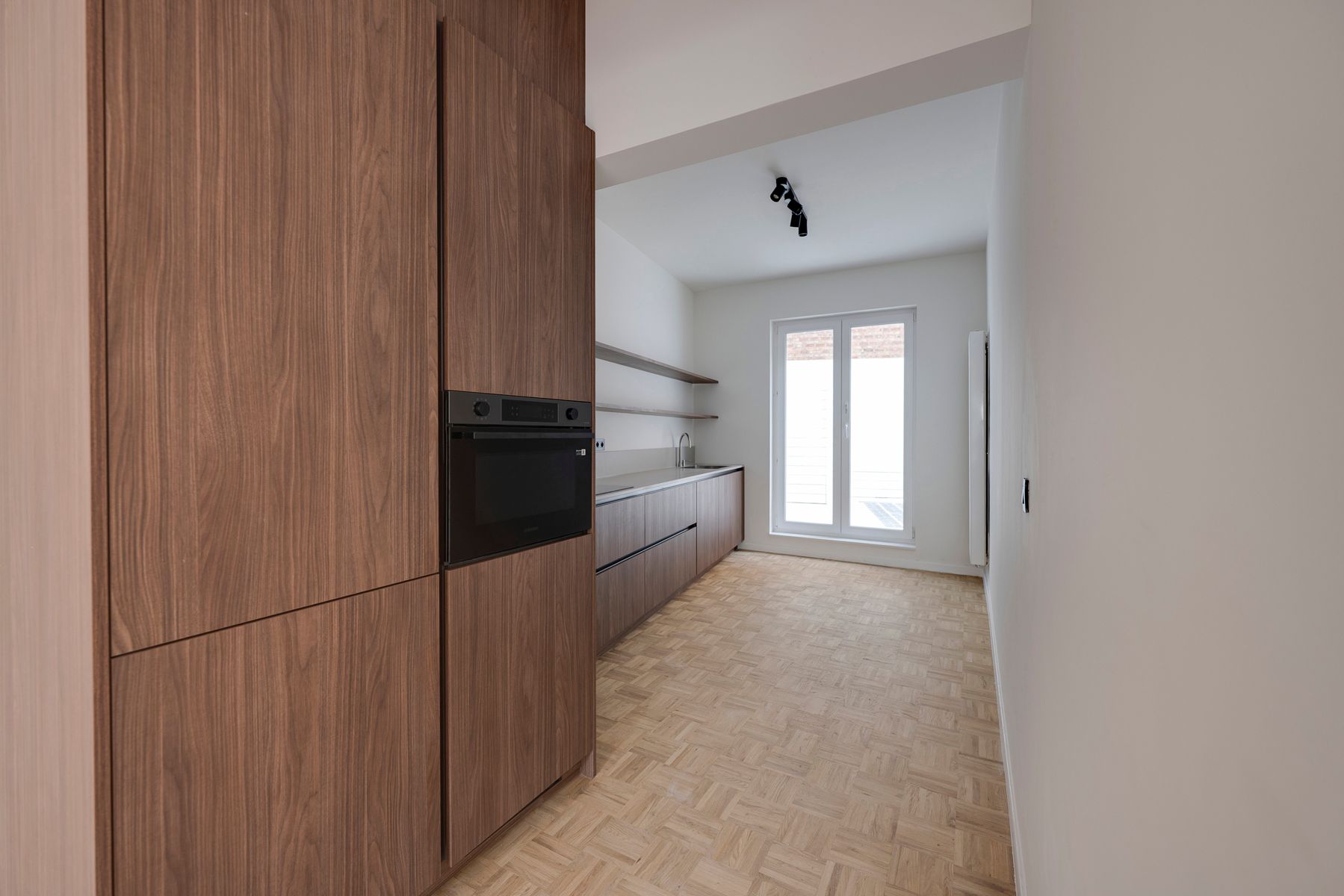 Gerenoveerd 3-slaapkamerappartement met ruim terras foto 5