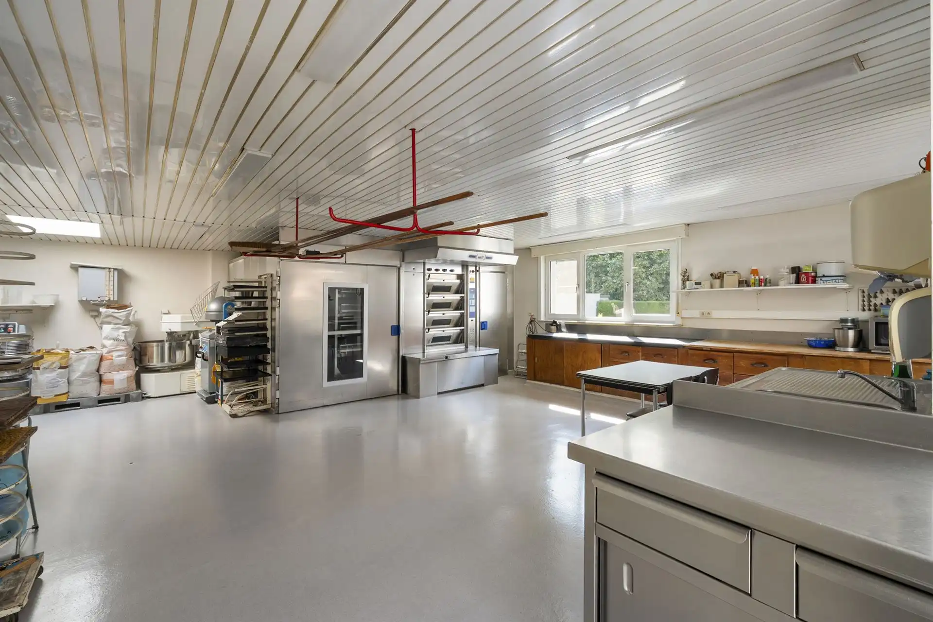 Goedgelegen HANDELSPAND met ruime WOONST, 5 SLK en TUIN foto 17