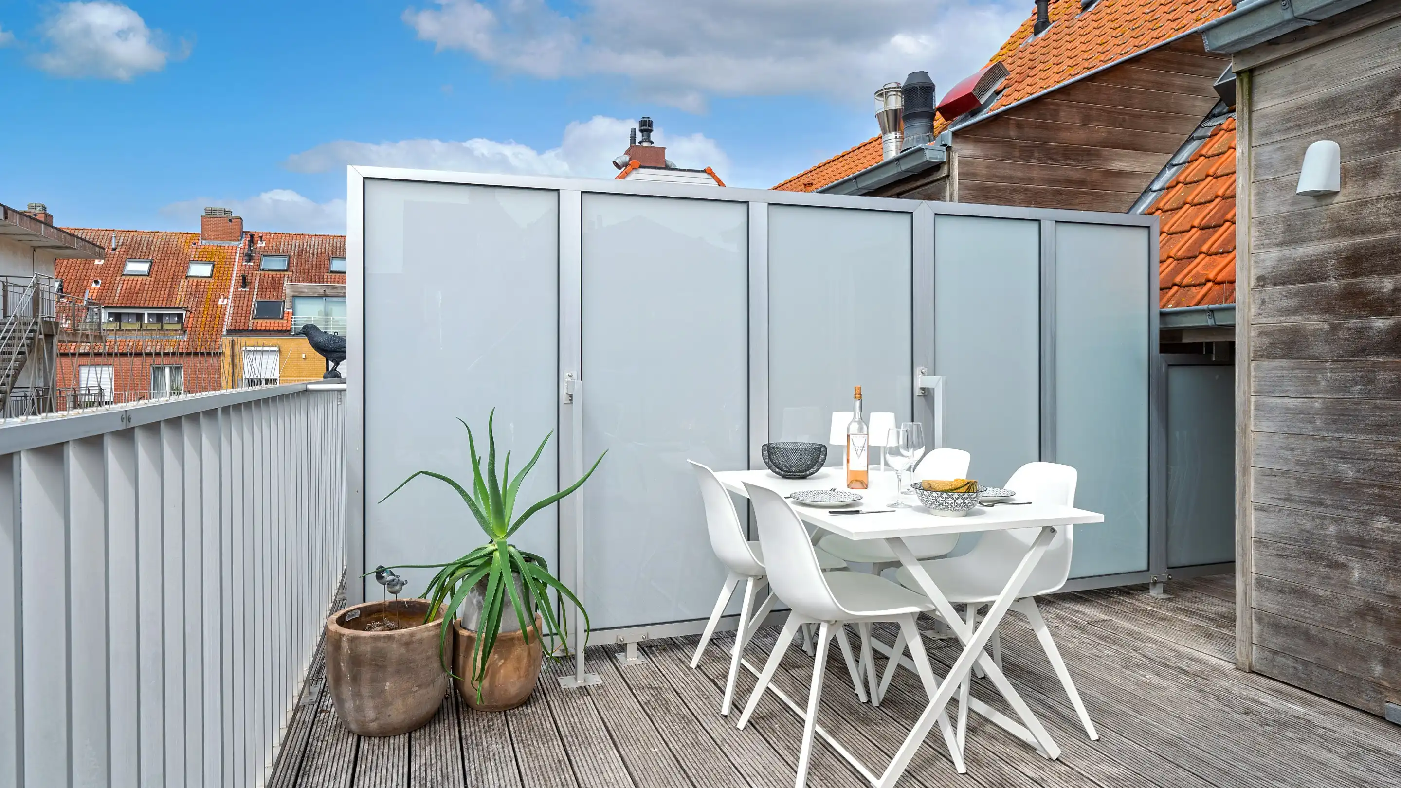 Zeer recent en mooi  duplex dakapp. in perfecte staat  met groot zuidgericht terras dichtbij de Lippenslaan. foto 13