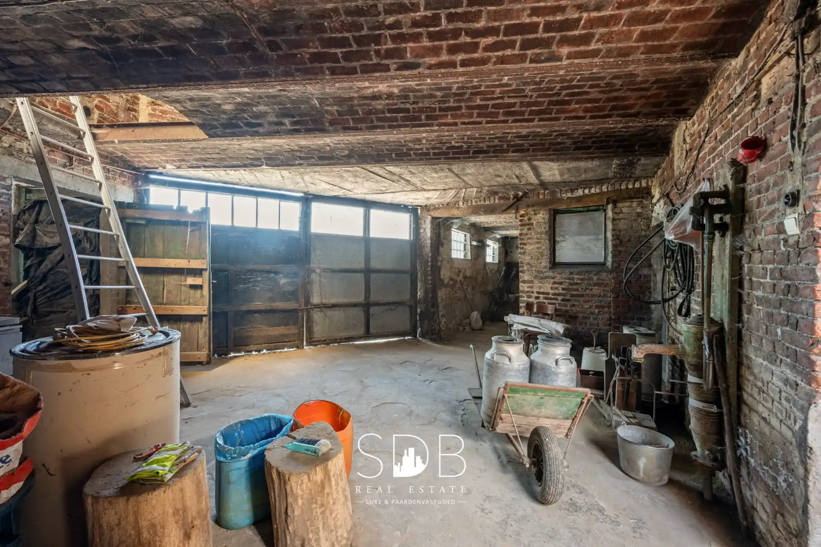 Charmante hoeve met bijgebouwen en graslanden op 1.5114m² foto 18