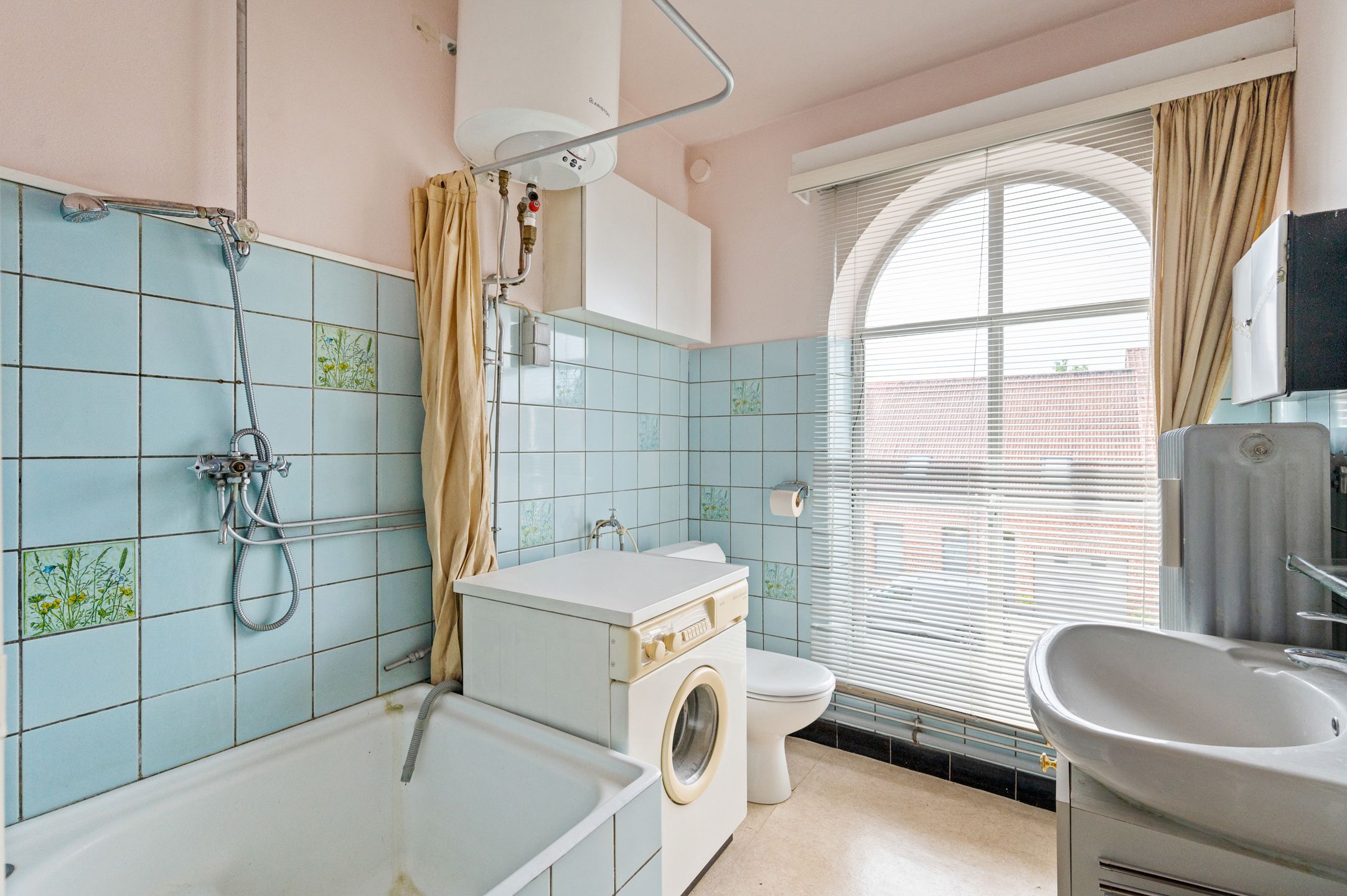 Ruime, te renoveren gezinswoning met 4 slpks, garage en tuin foto 15