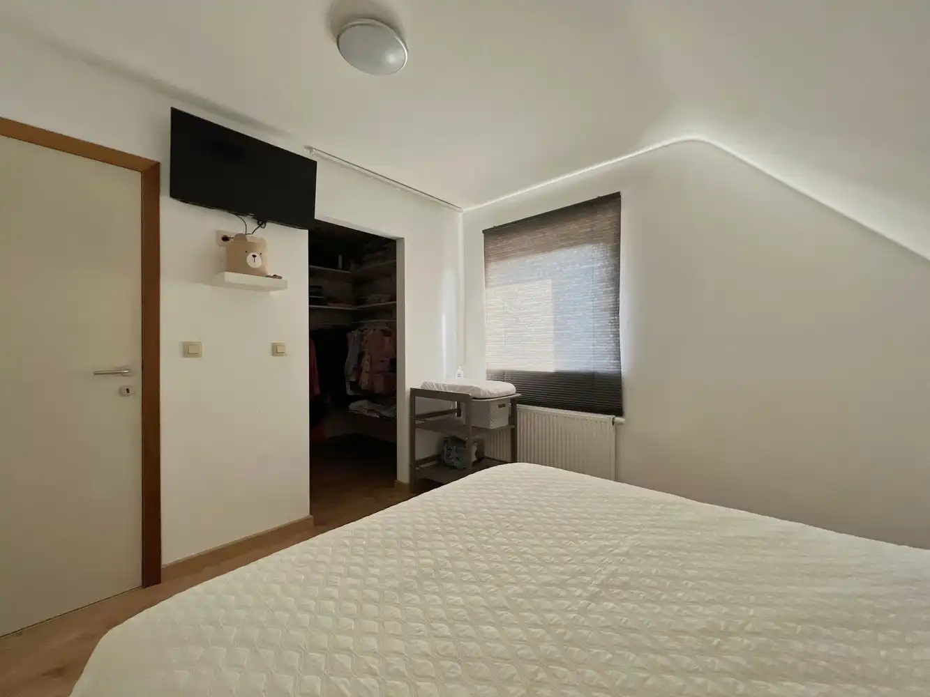Recente, energiezuinige woning met zonnige tuin (344m²)! foto 7