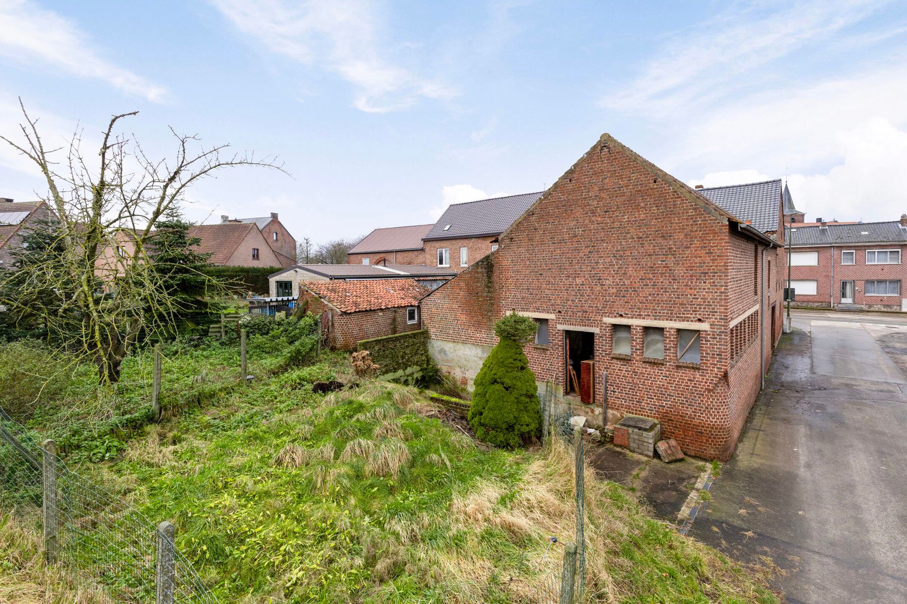 Gunstig gelegen hoevegebouw met veel mogelijkheden foto 3