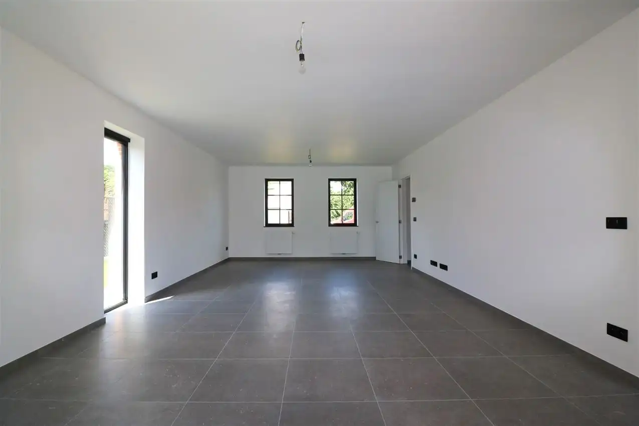 Aangename woning met drie slaapkamers en mooie tuin op rustige locatie foto 6