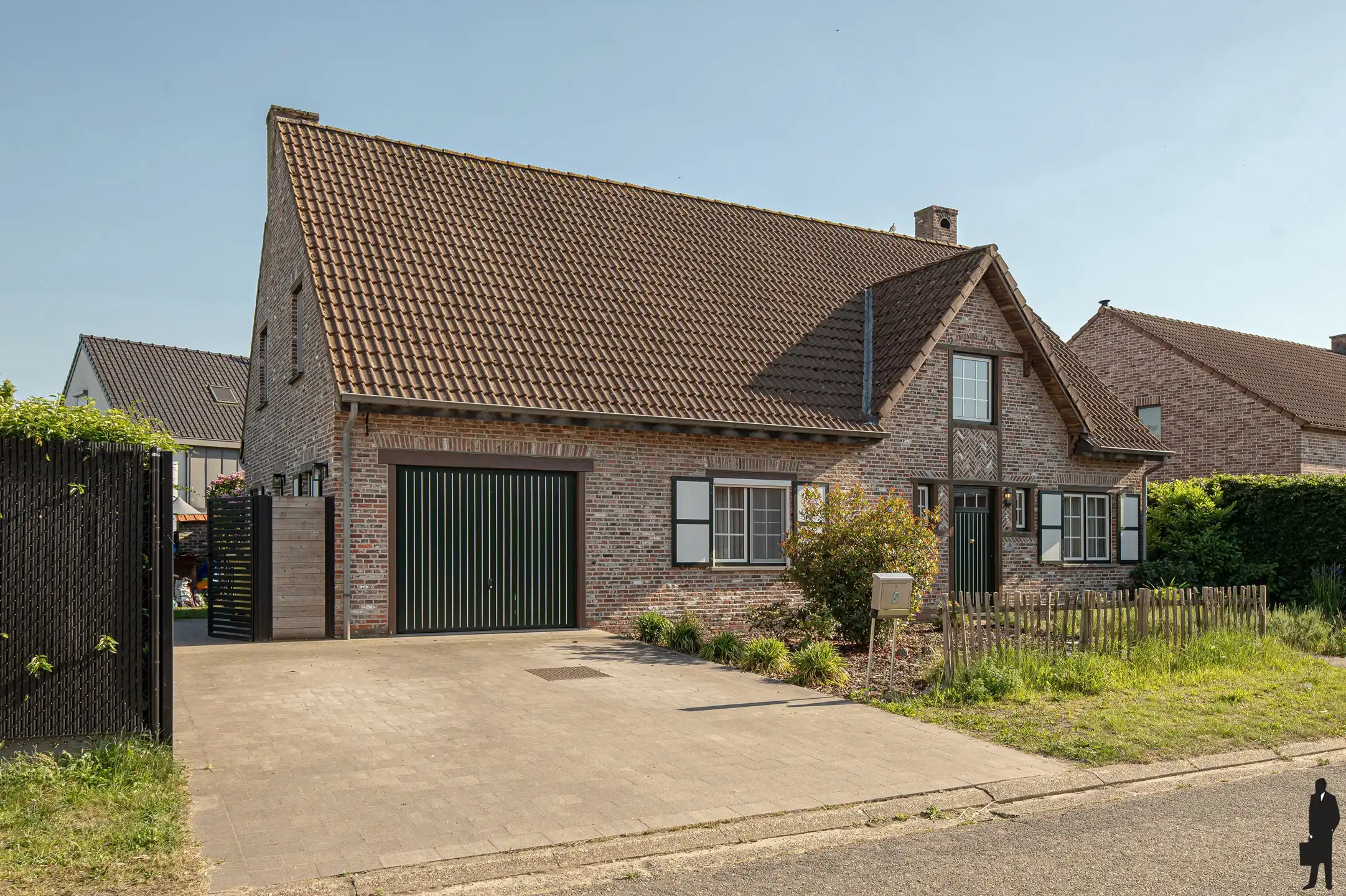 Charmante gezinswoning met zonnige tuin, garage en 3 slaapkamers op rustige ligging foto 2