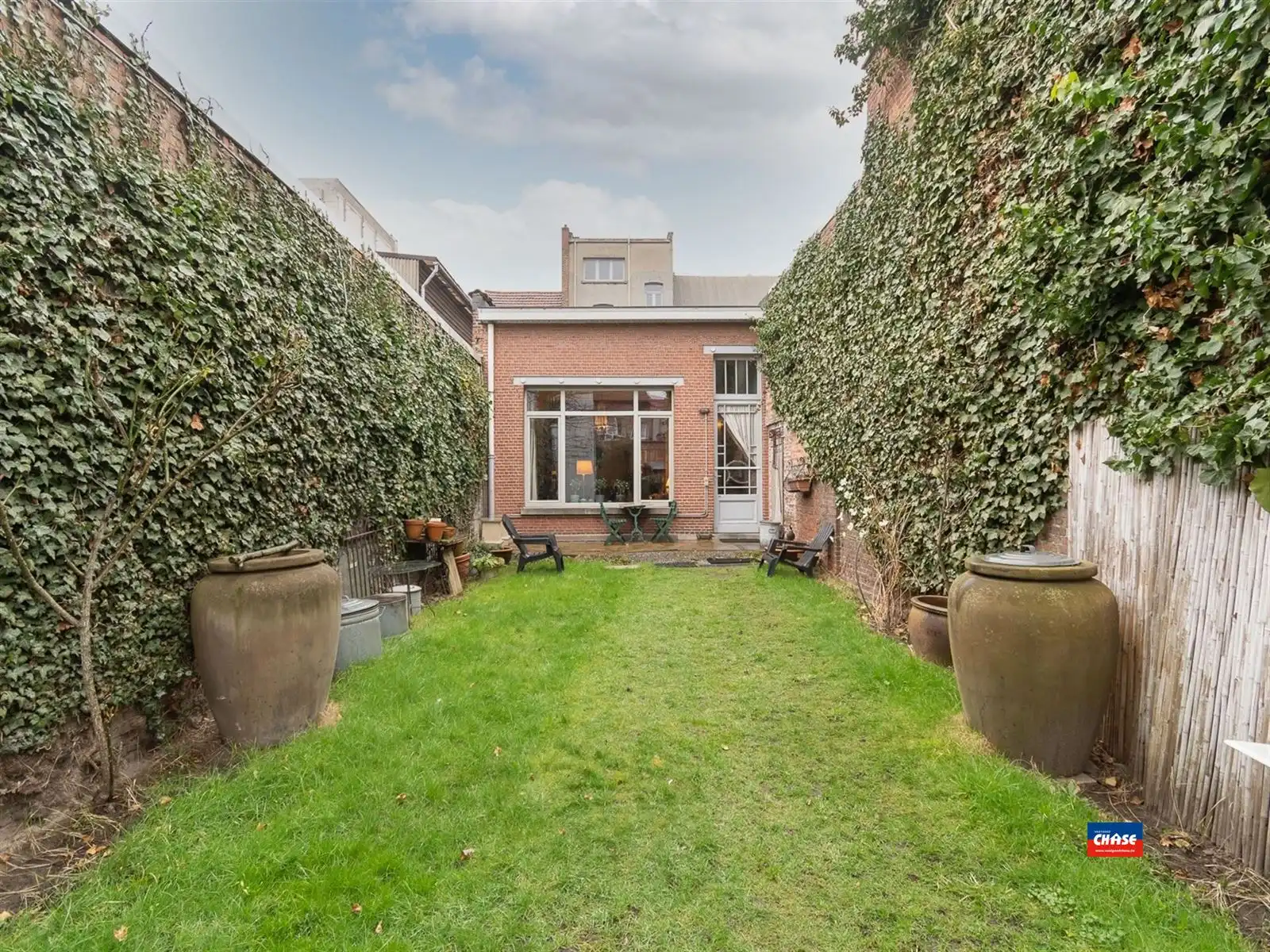Handelshuis met 7 slaapkamers en tuin foto 31
