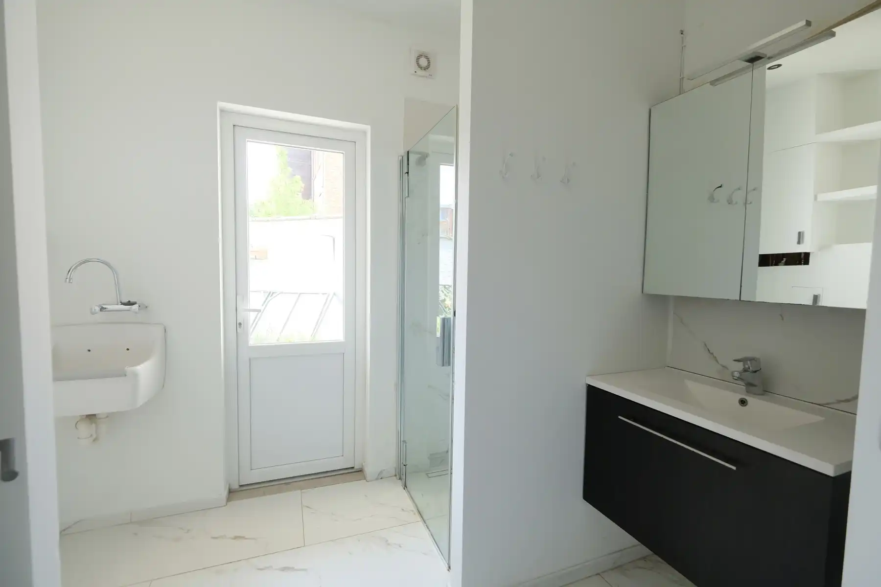 Ruim appartement in rustige wijk foto 7