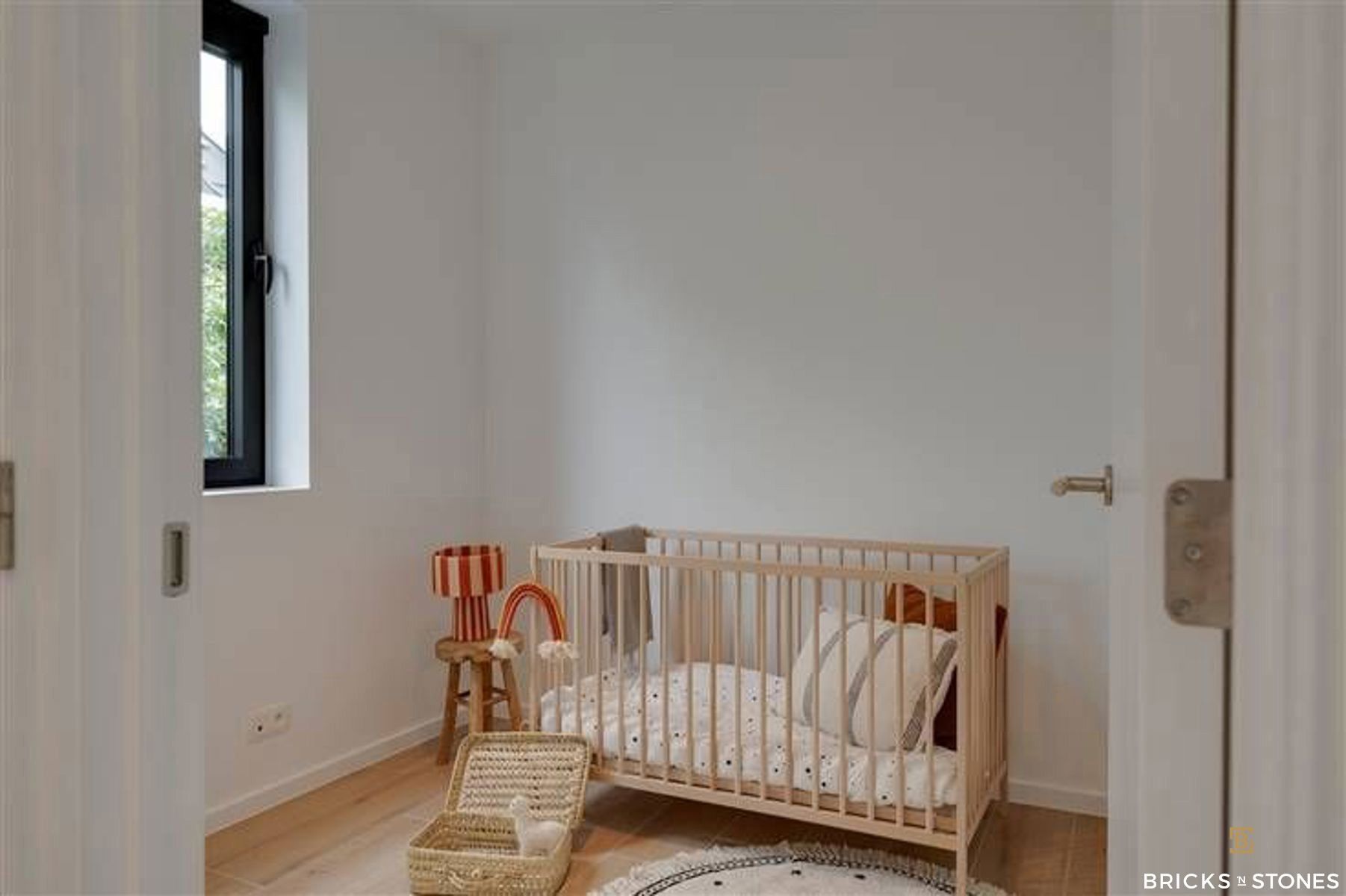 Nieuwbouwwoning met 4 slaapkamers en zonnige tuin foto 8