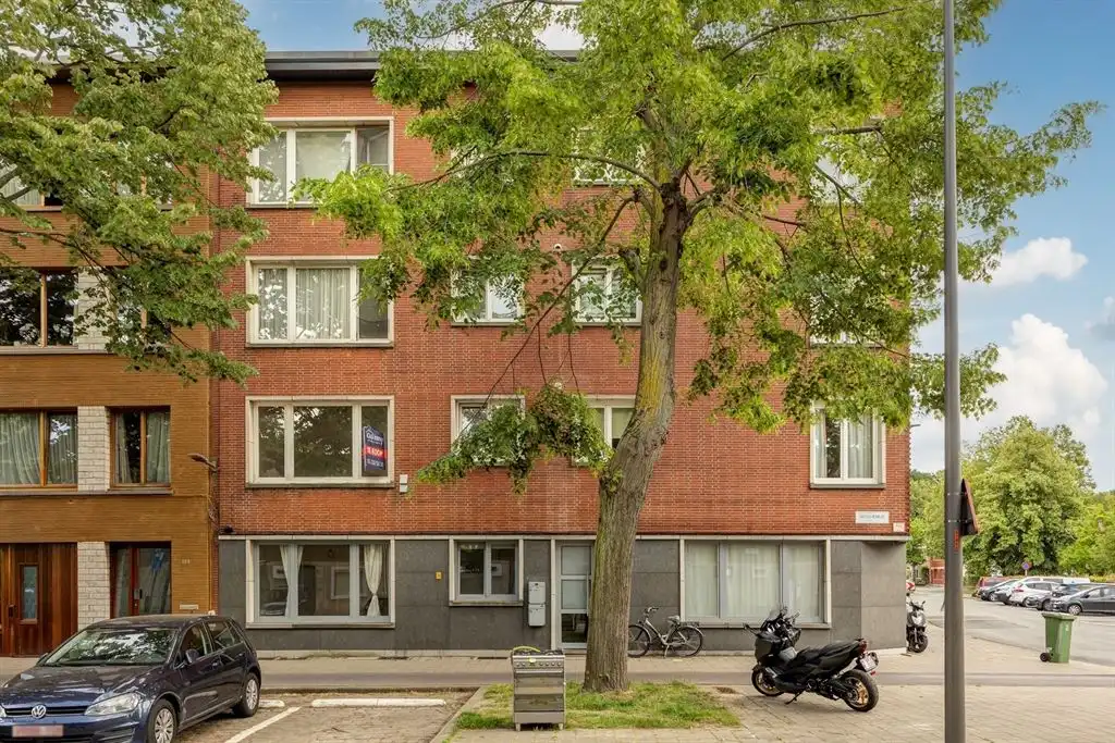 Instapklaar gelijkvloers appartement met gezellige koer foto 18