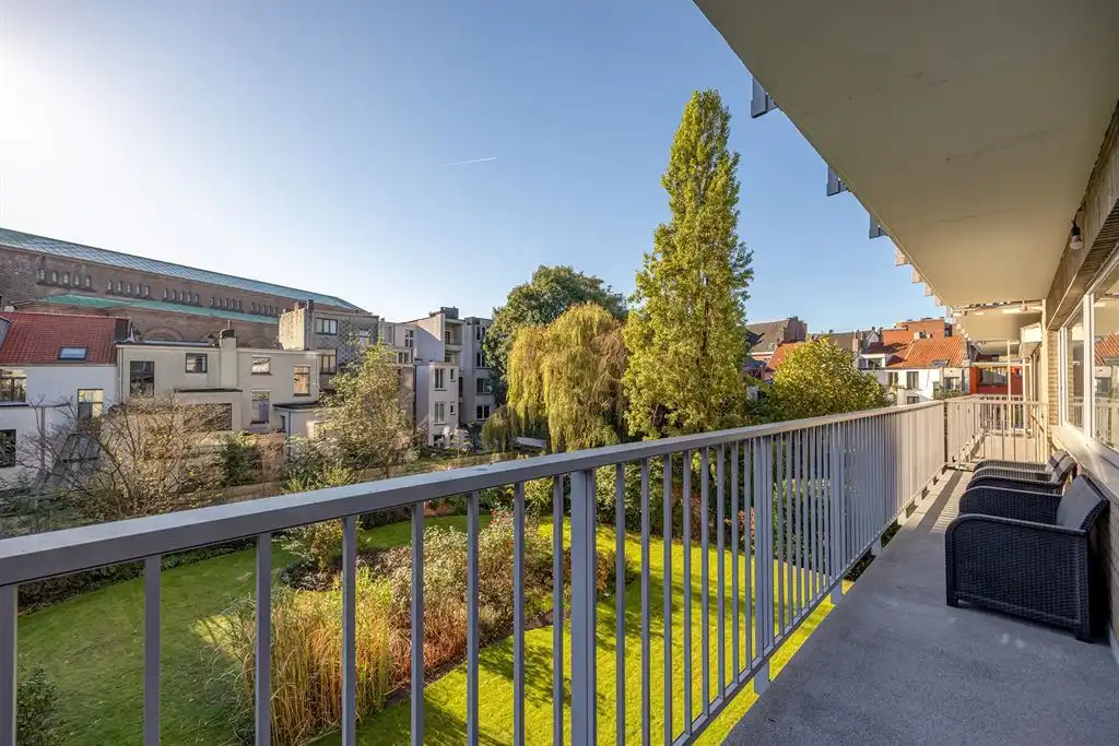 Ruim 3 slpk appartement met terras en garagebox foto 9