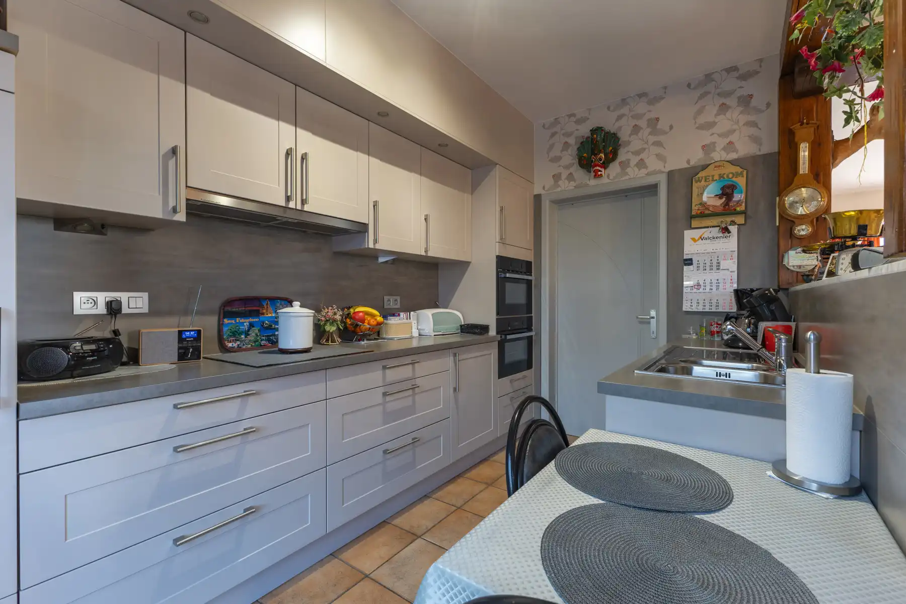 Goed onderhouden woning met prachtige tuin foto 11