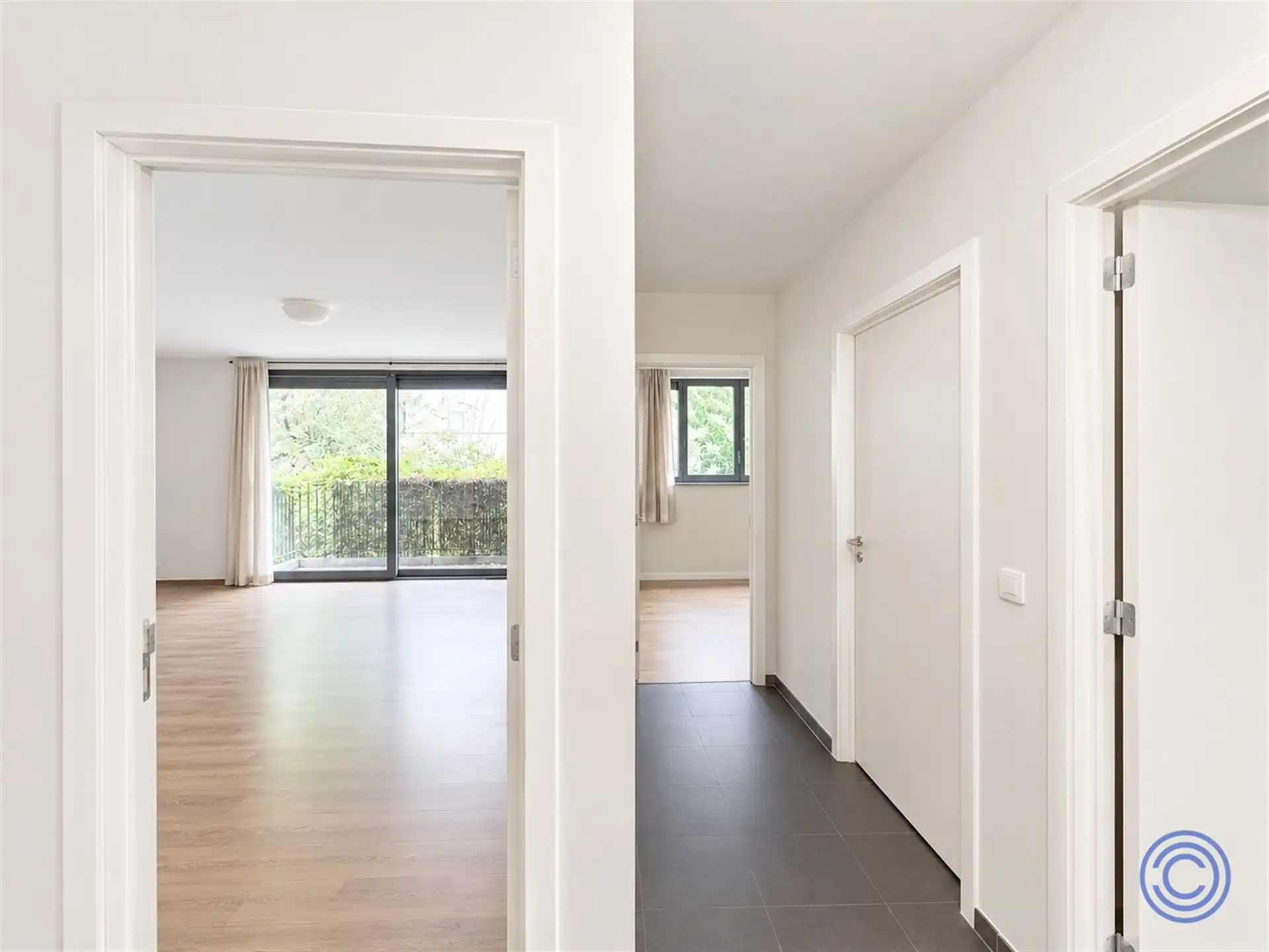 Instapklaar 2-slpk appartement met terras in groene stadsomgeving! foto 5