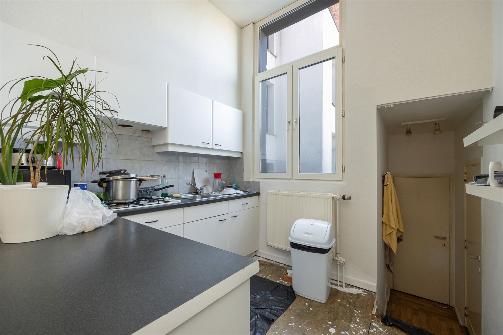 Karaktervolle burgerwoning met potentieel in geliefde buurt foto 12